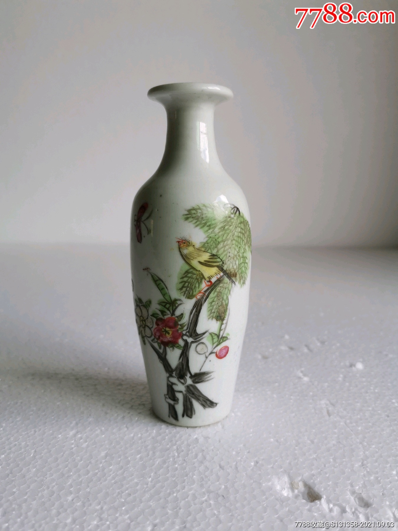 晚清粉彩花鸟柳叶瓶