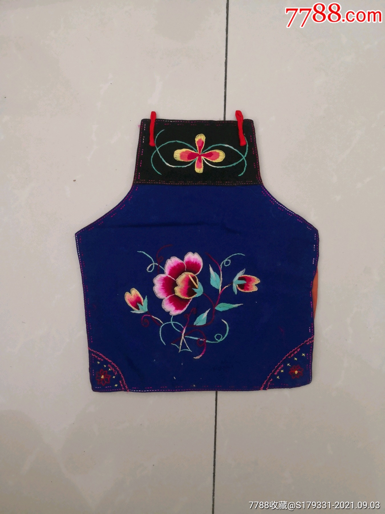 老手工刺绣肚兜包老