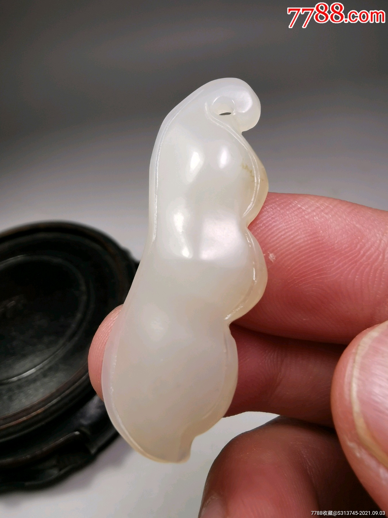 和田玉豆角挂件.