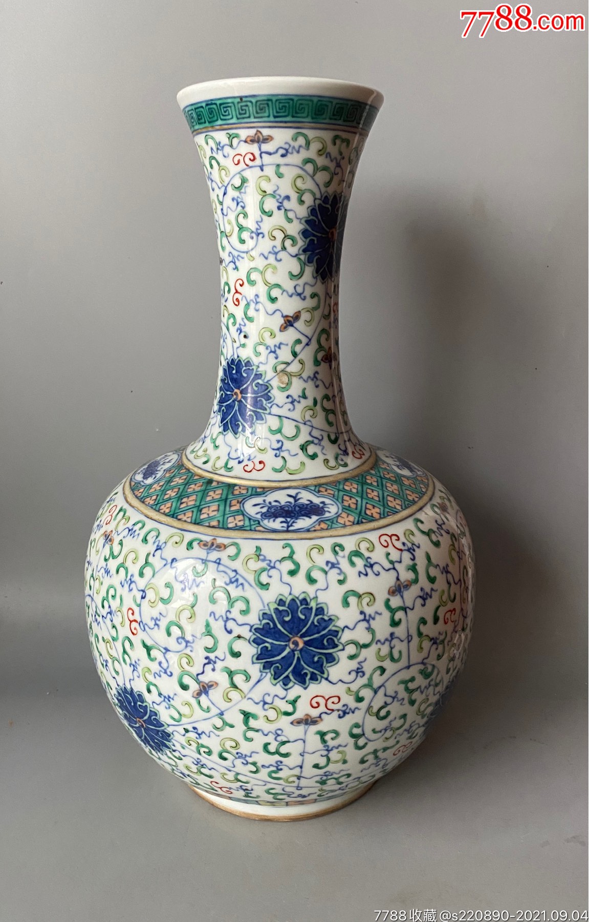 斗彩缠枝莲纹瓶_彩绘瓷/彩瓷_第1张_7788瓷器