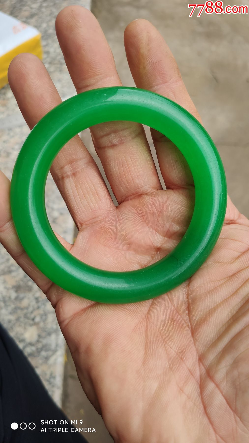 玉手镯一个;马翠手镯一个内径60厘米绿色
