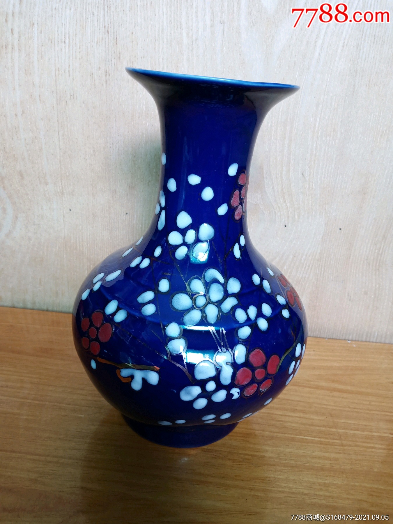 霁蓝釉手绘花瓶精美漂亮