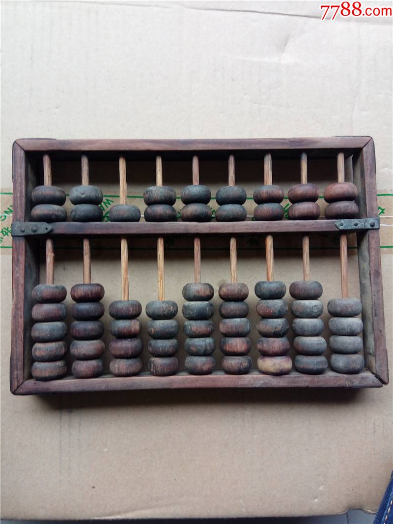 花纹漂亮的算盘一个