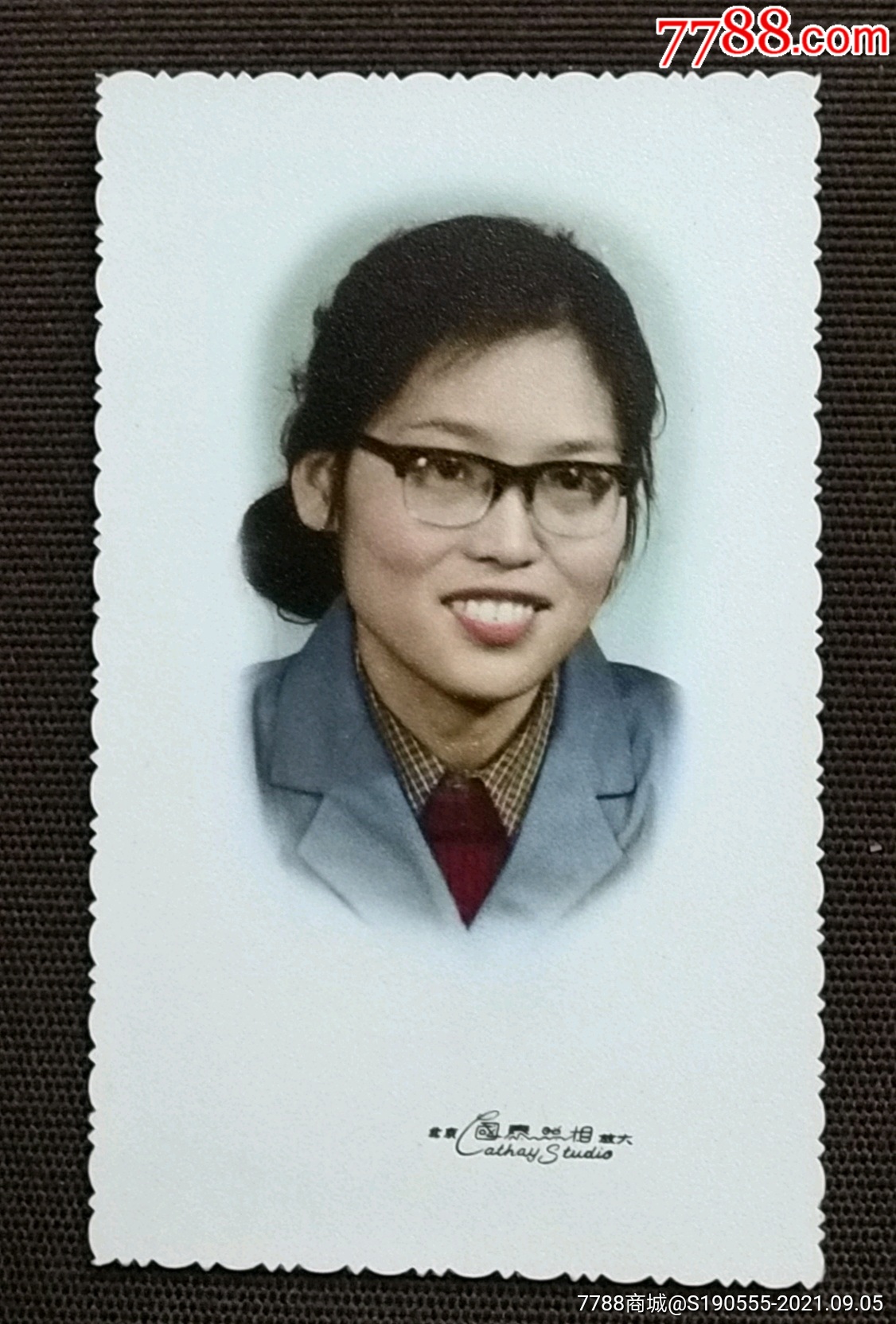 5品99早期男女大学生在北京师范大学门前合影留念老照片二枚￥2009