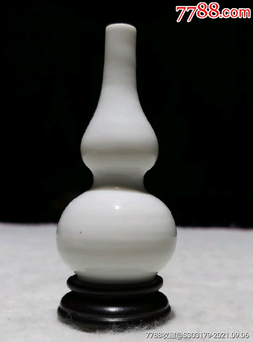 清康雍时期官制甜白釉葫芦瓶