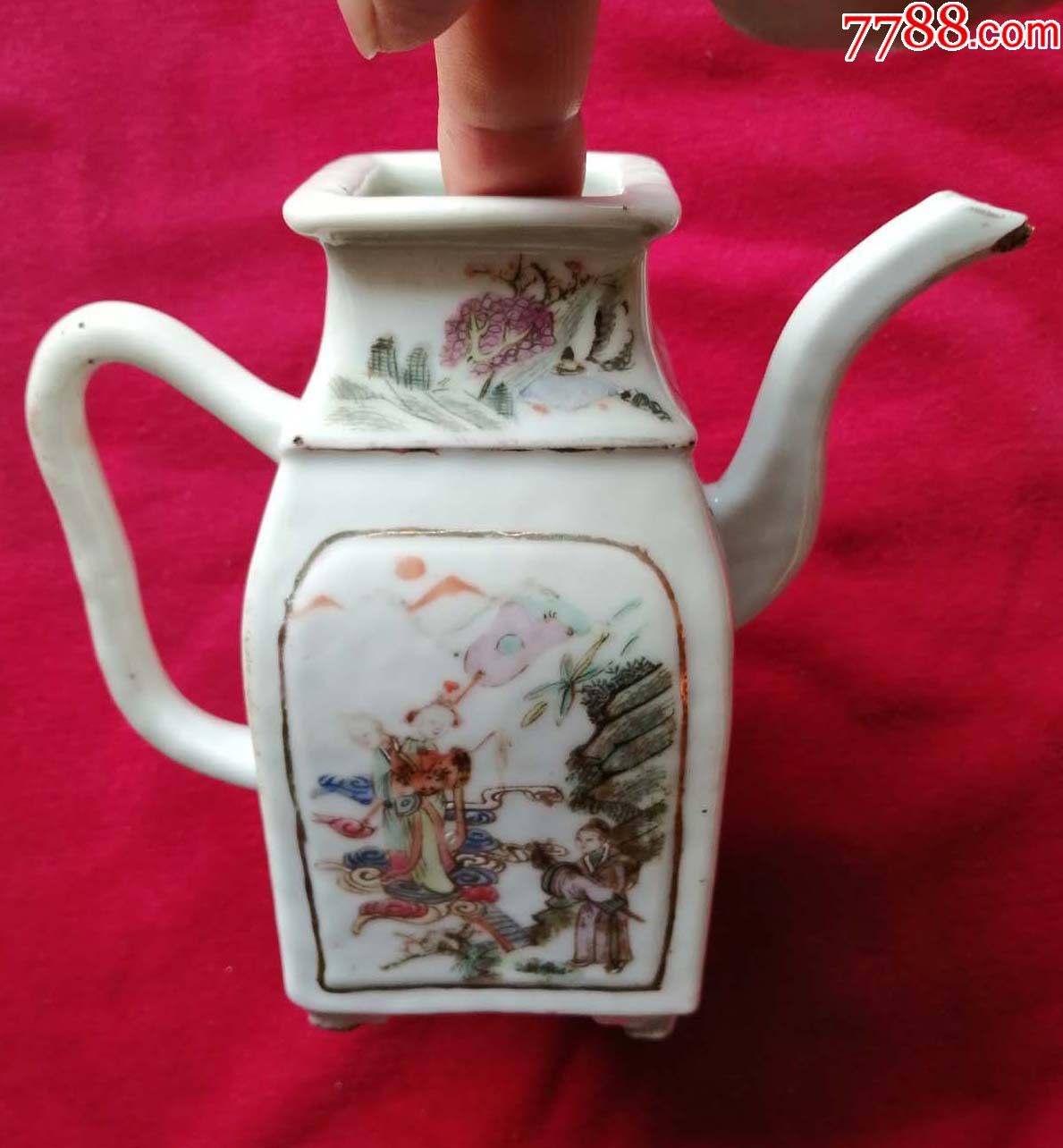 清代酒壶(倒酒器,巳酉年制作,壶身画面是凹凸型的)