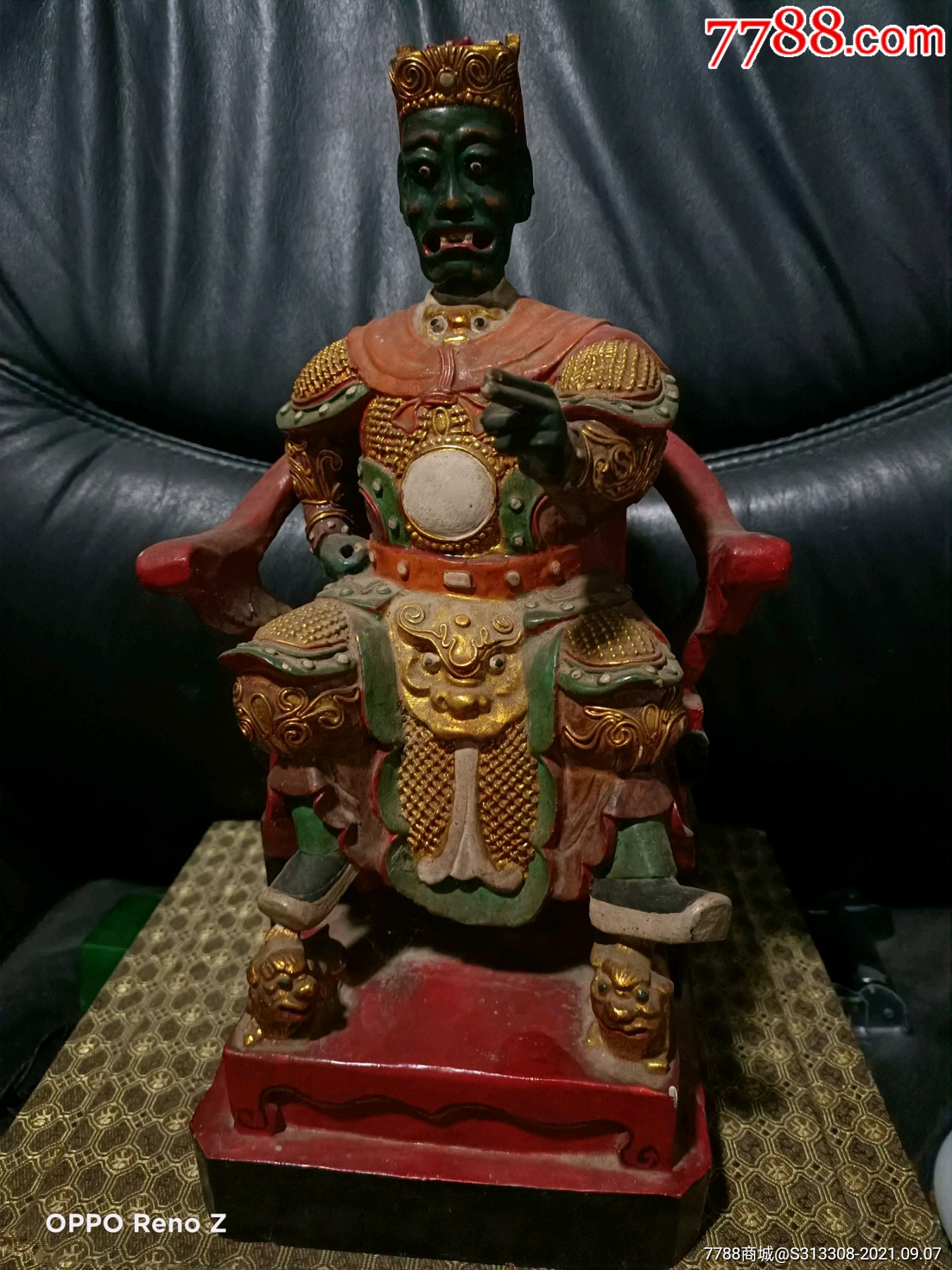 形态夸张的天神