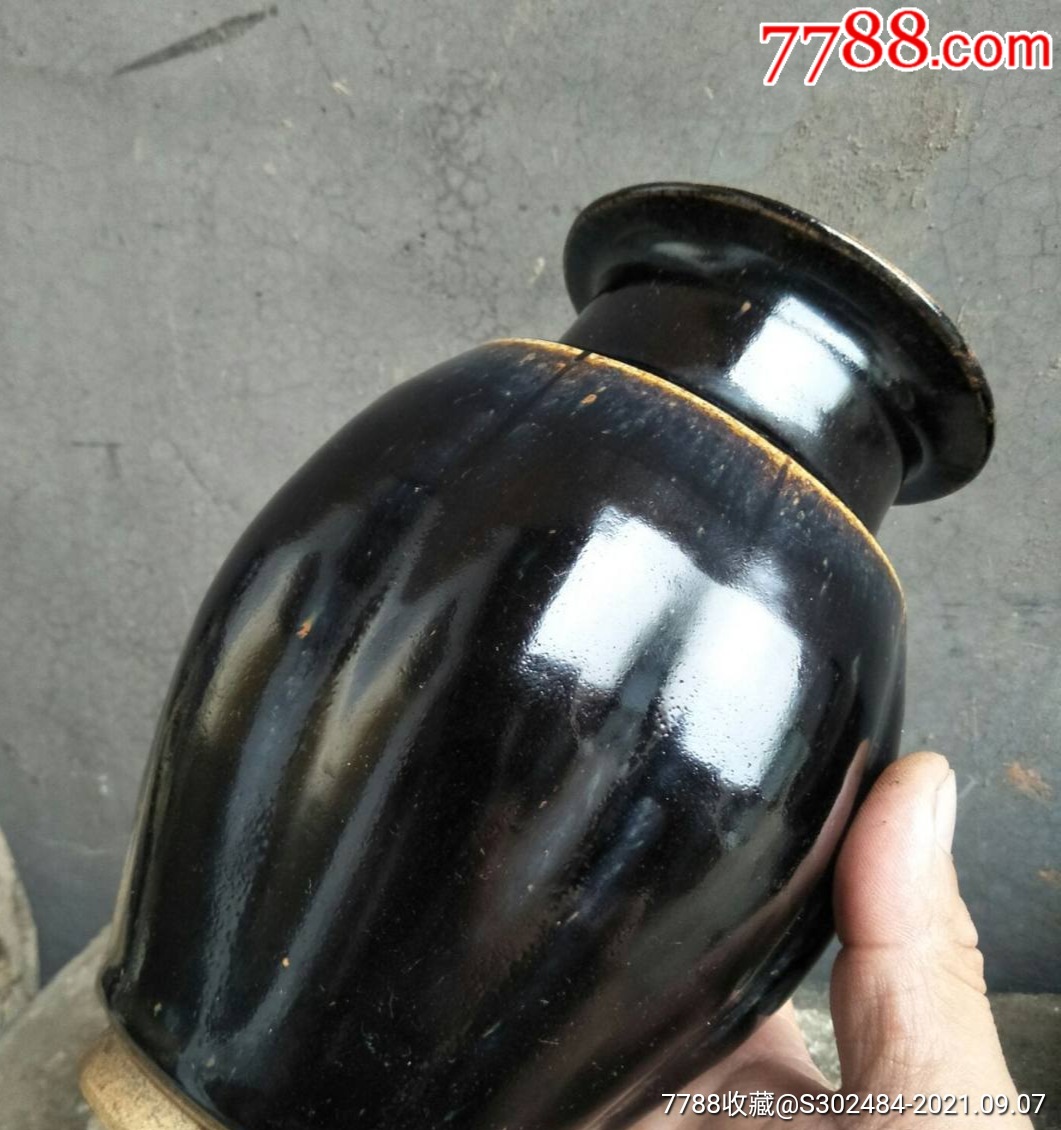 放大漏明代耀州窑系单色乌金釉瓜棱罐或瓶