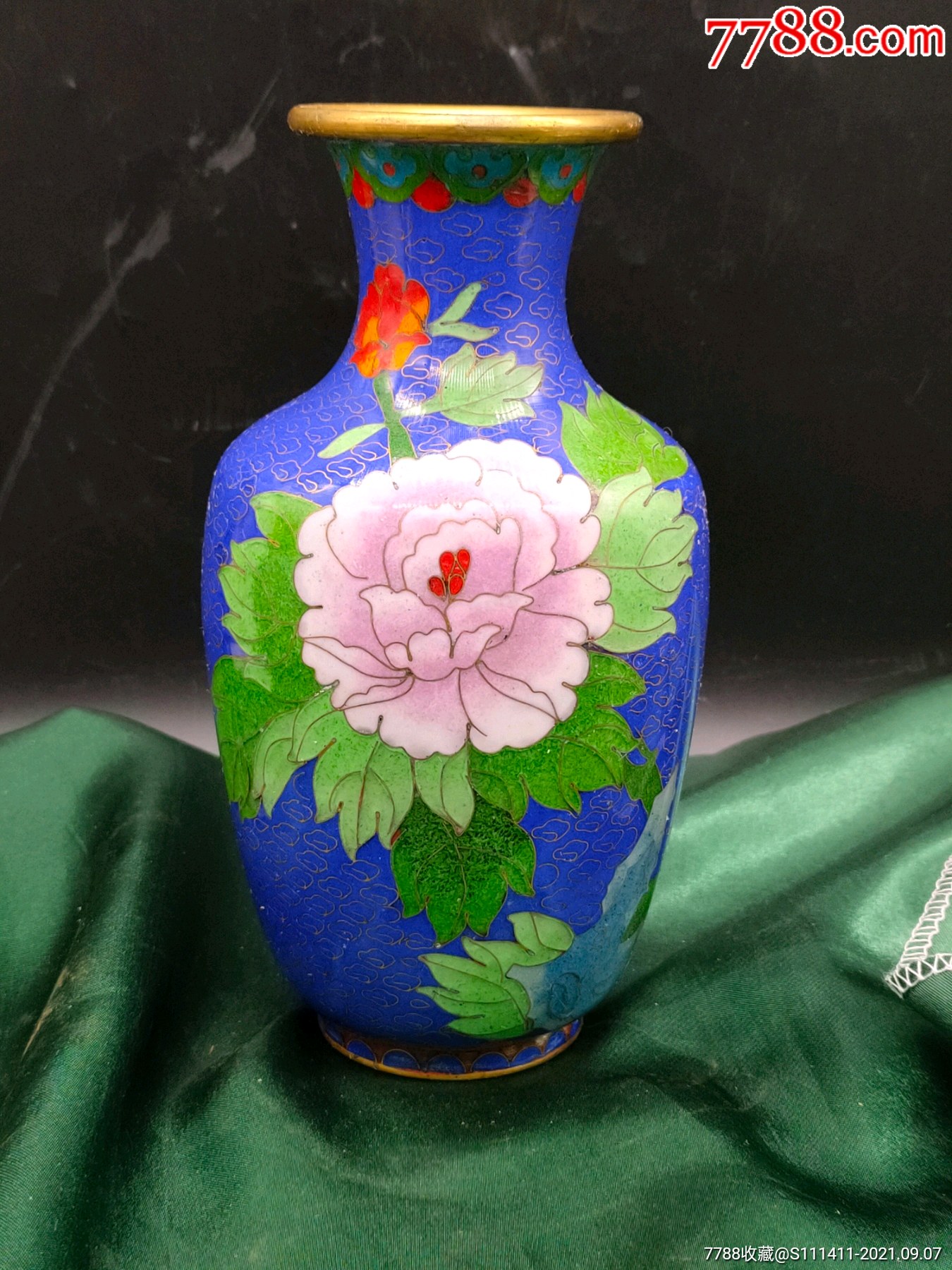 建国初期铜胎掐丝珐琅彩花瓶一只