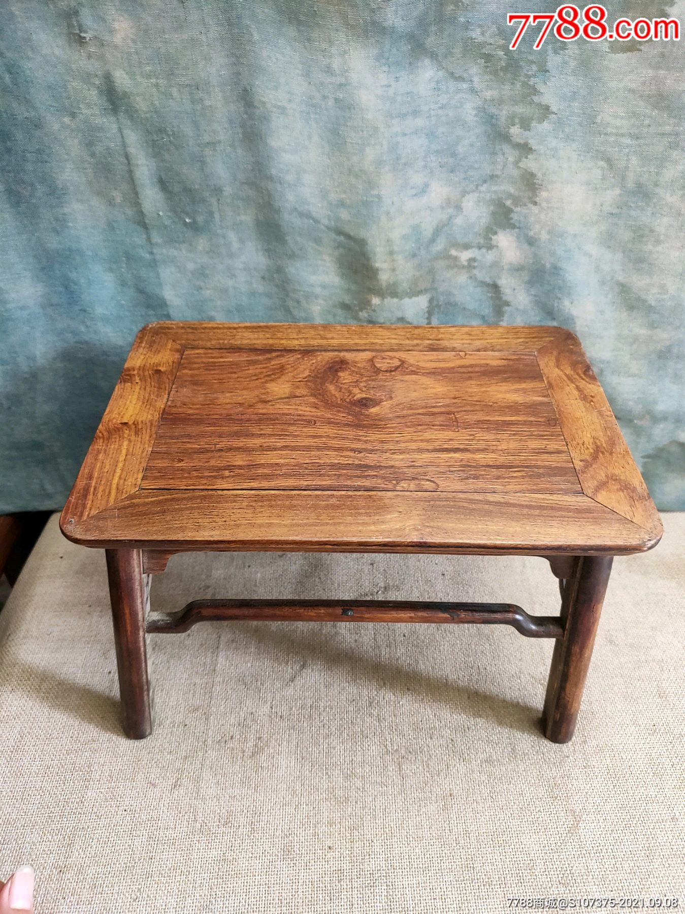 黄花梨板凳花纹一流做工精细完整可使用