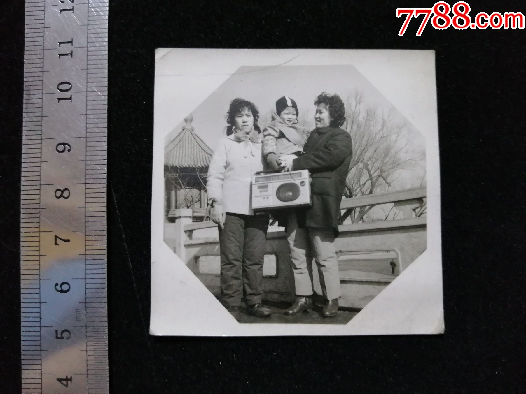 拎录音机大冬天的装饰边