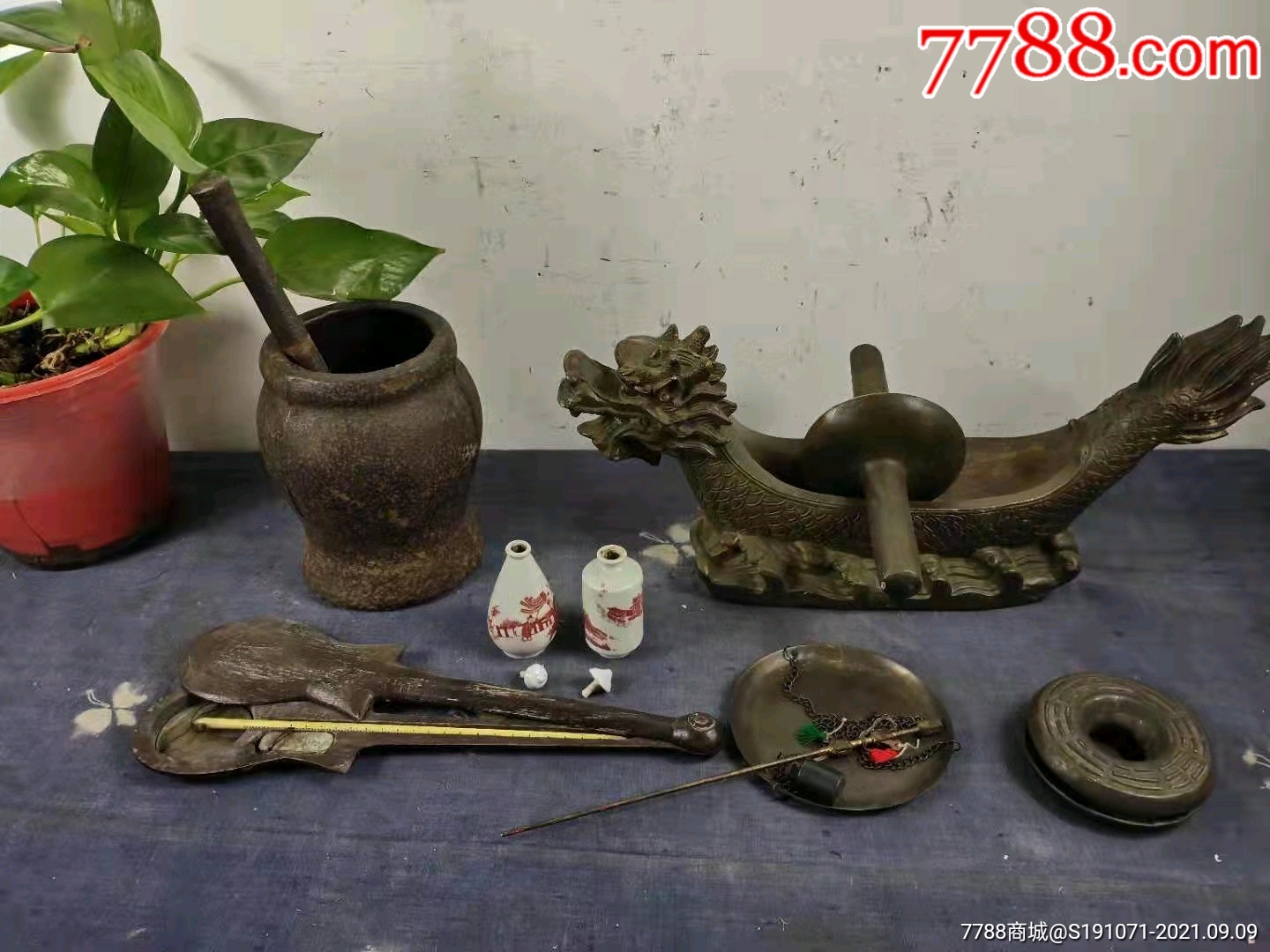 下乡收来一套早期老中医用具.捣药罐药碾子医药铃老药瓶称.品相一流.