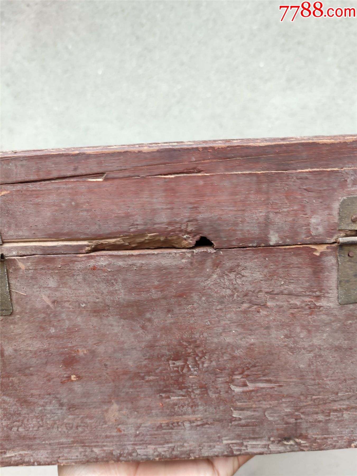 木盒子,有破损如图所示,请看好品相再拍