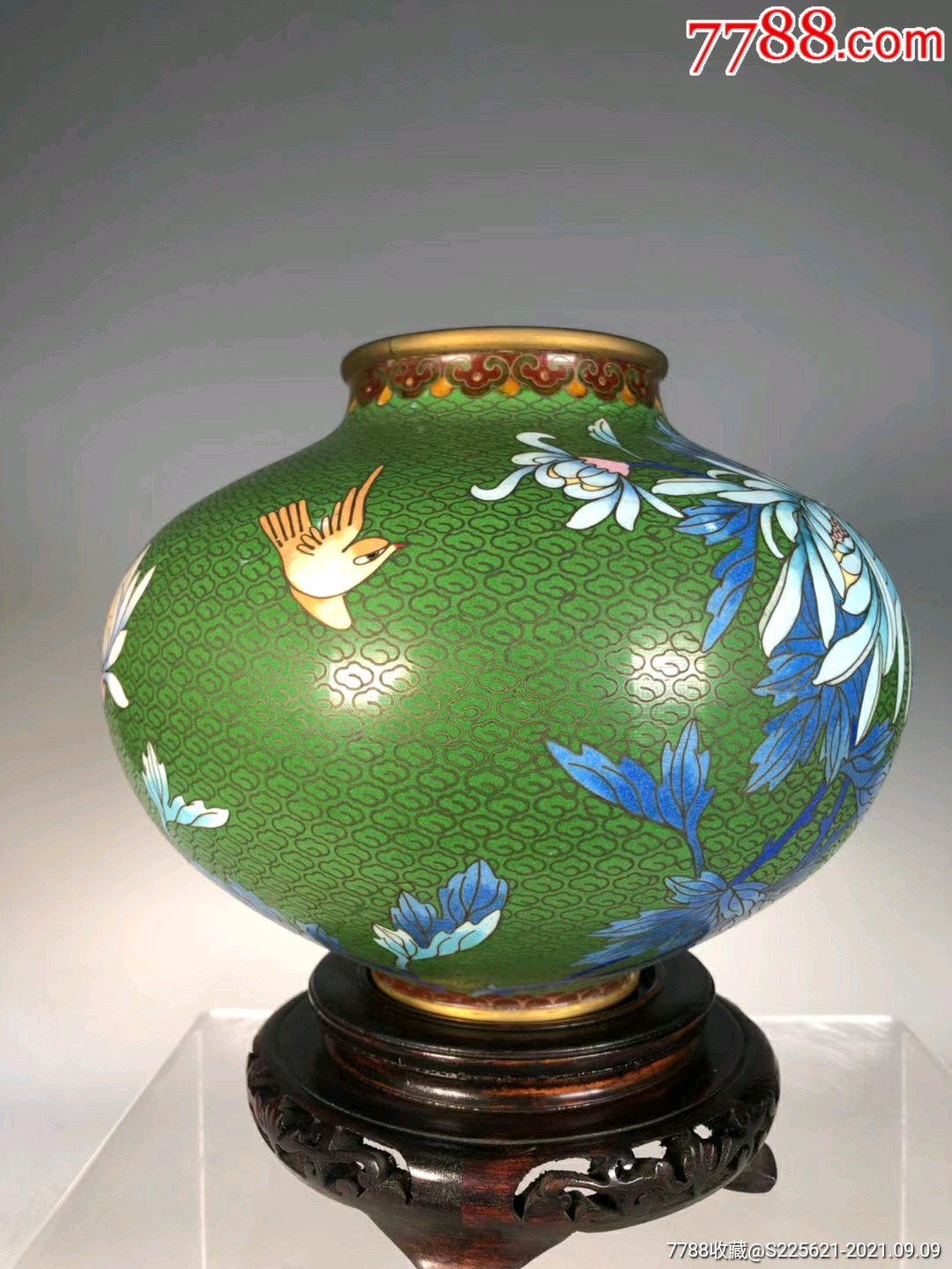 创汇时期绿地花鸟纹苹果尊