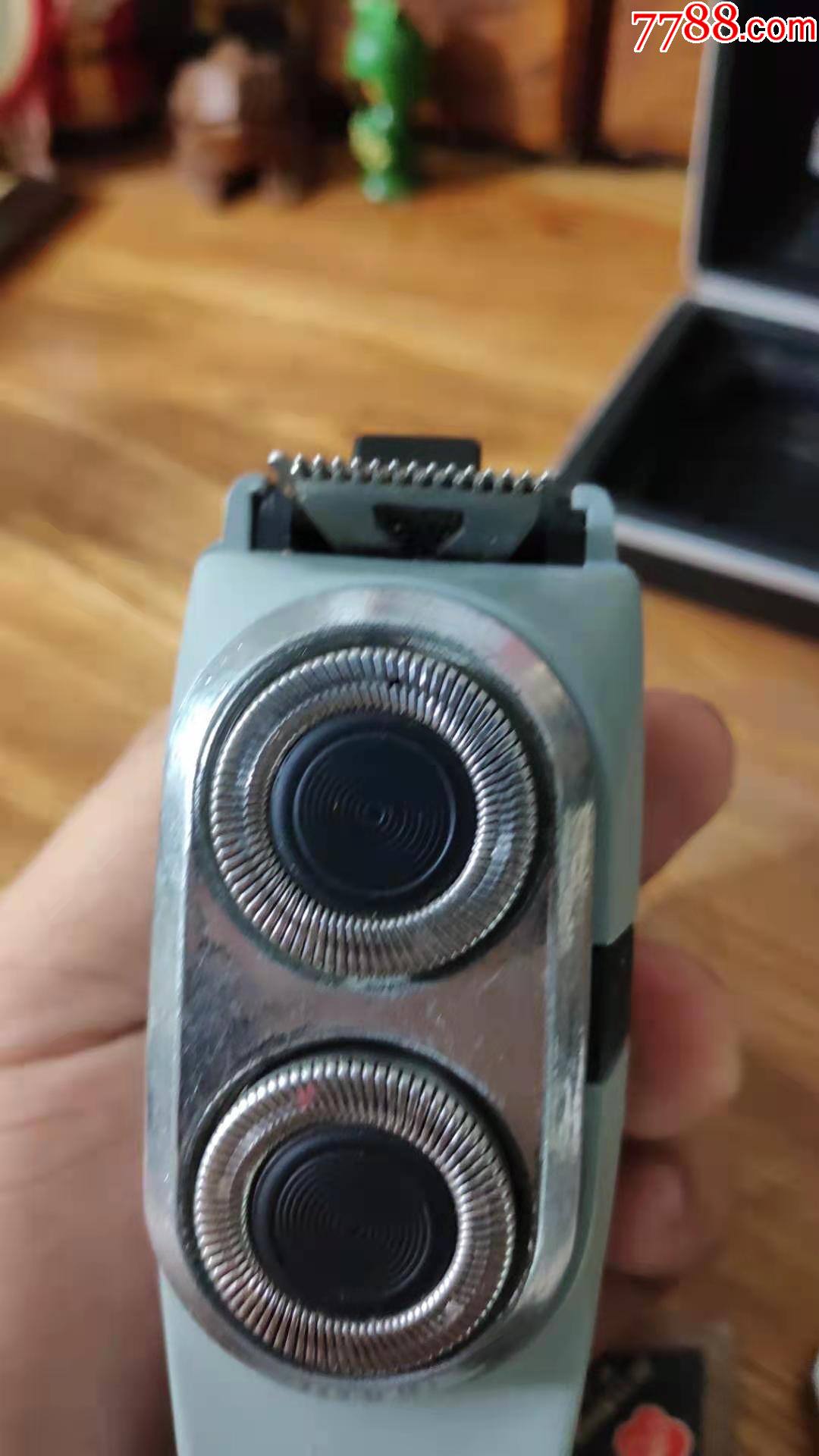 上世纪6070年代老苏联电动剃须刀通电有反应民俗老电器