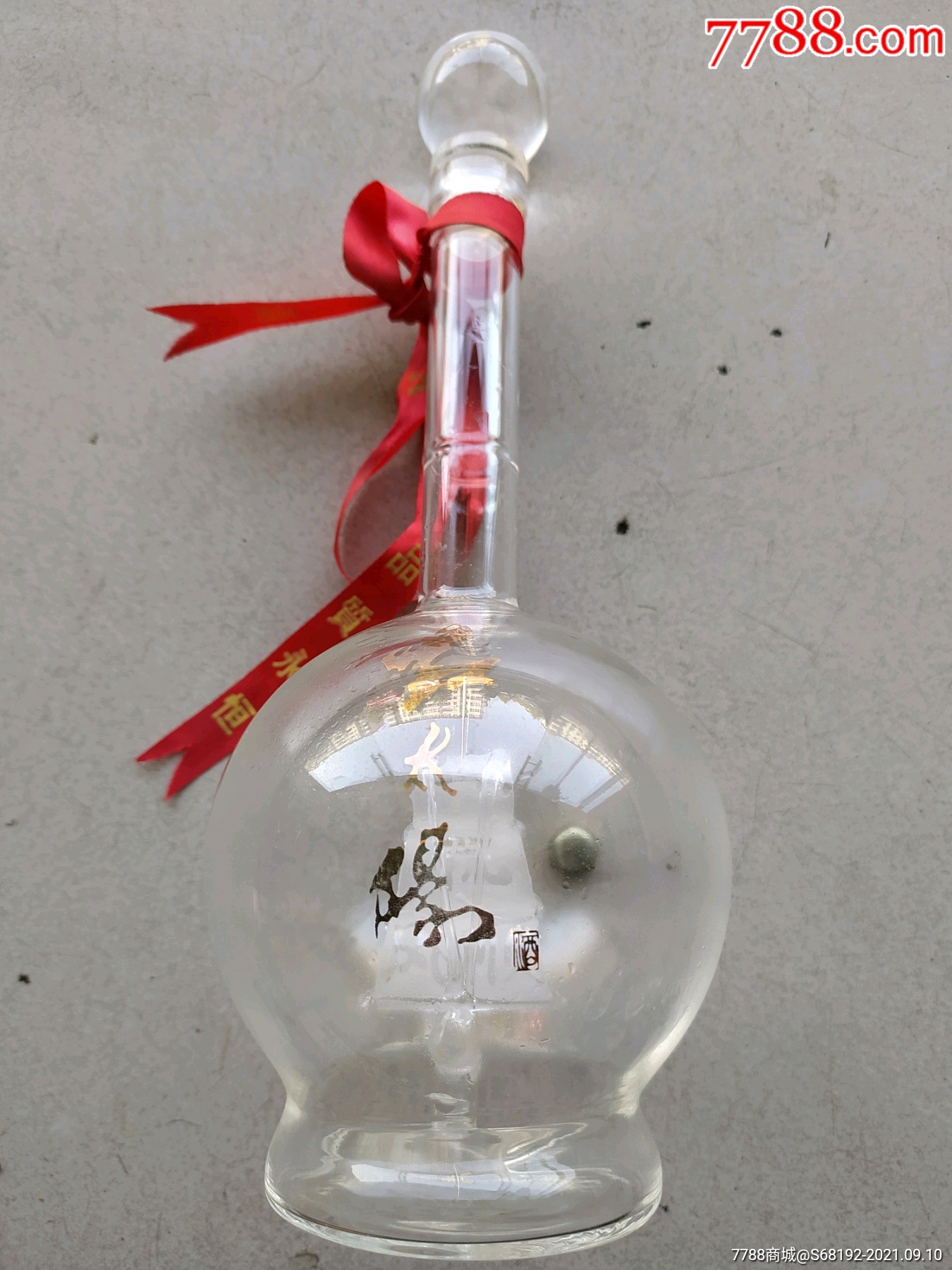 红太阳酒瓶高25厘米