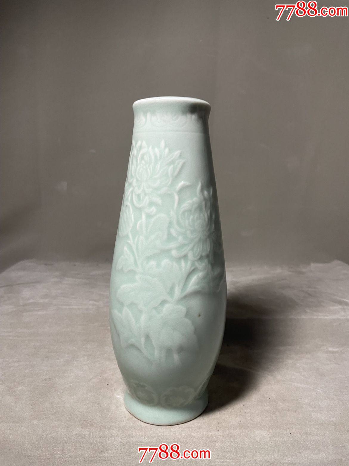 国营龙泉青瓷菊花纹花器