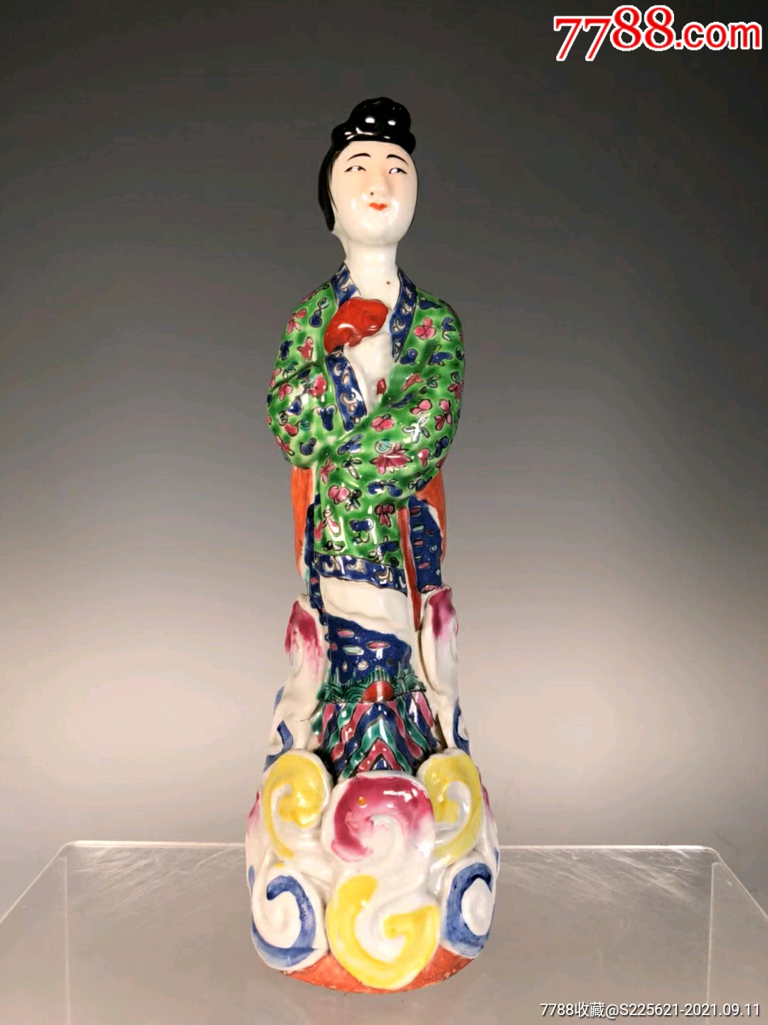 民国王荃记造粉彩人物瓷塑仕女像