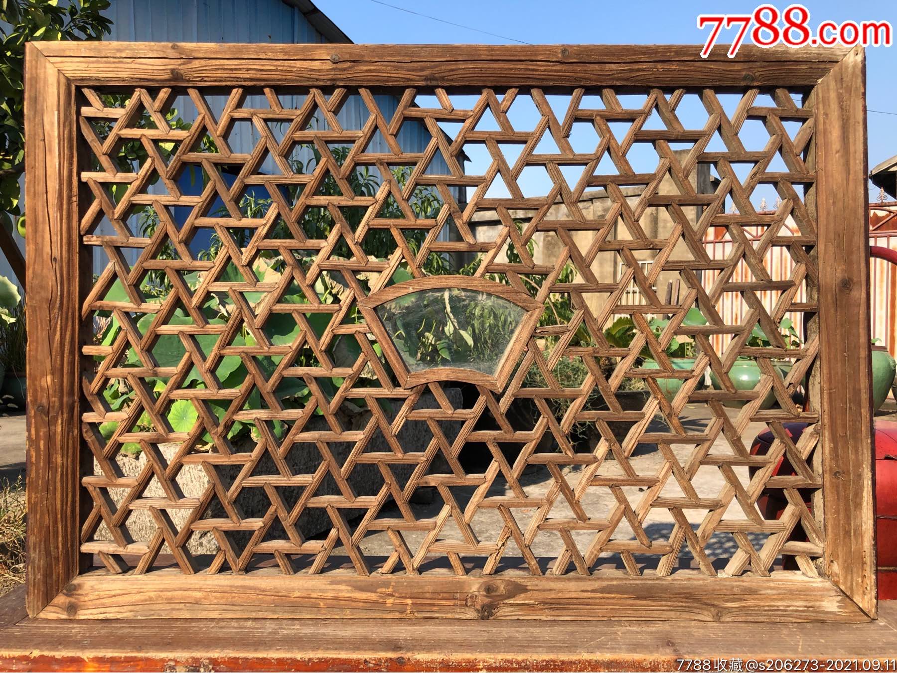 民国冰裂纹大花窗挂件