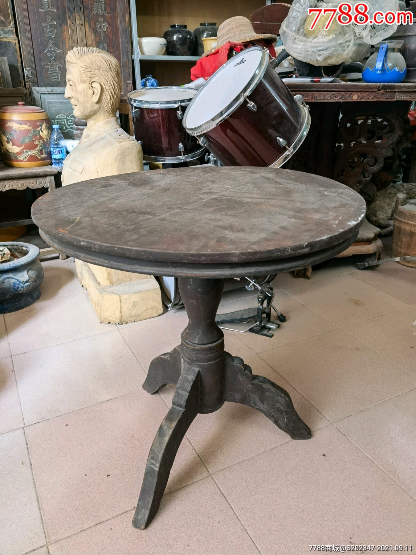 晚清民国楠木三脚圆桌,直径68,高69,完整