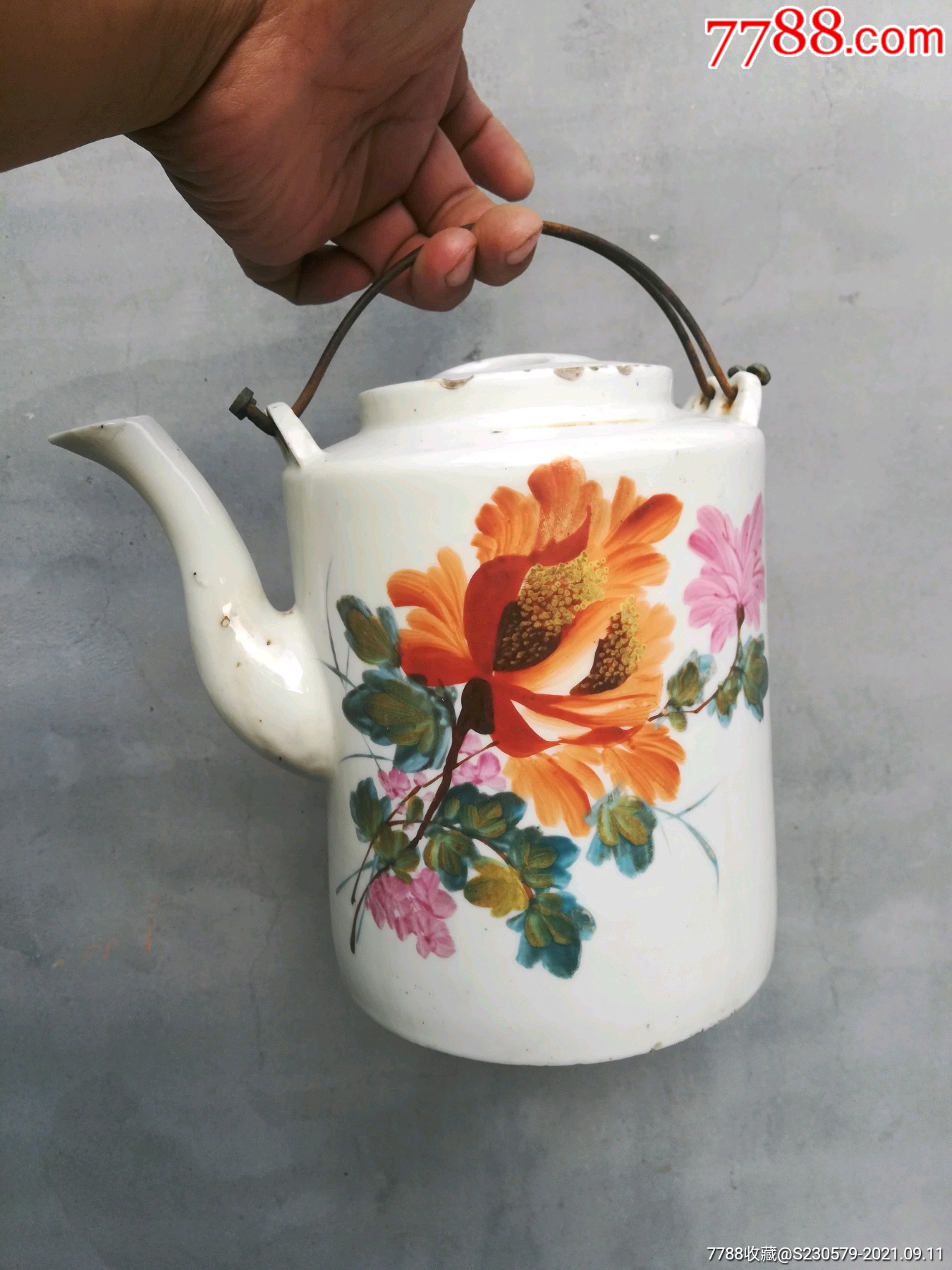 五十年代手绘一枝花提梁壶