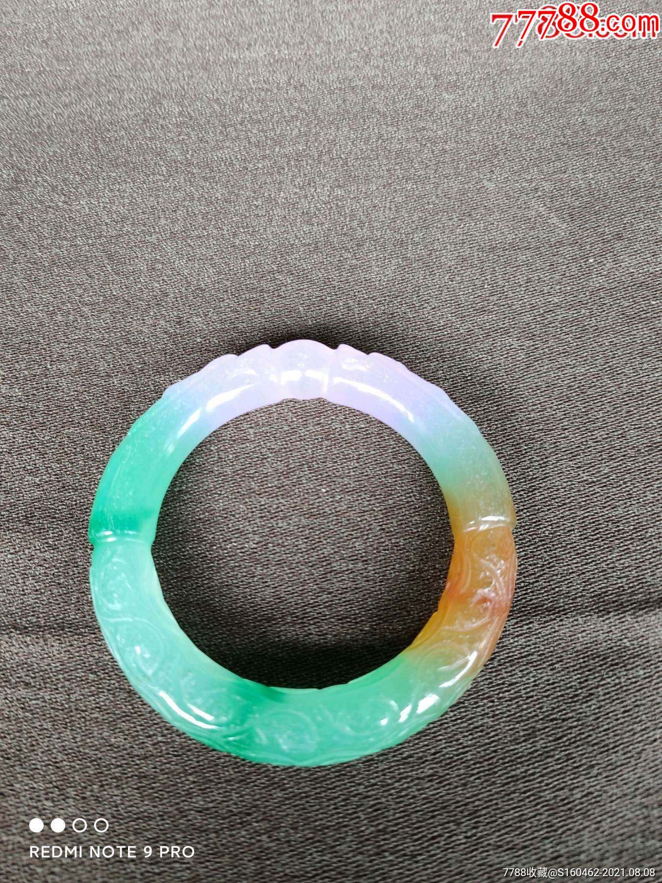 带工的三色翡翠手镯