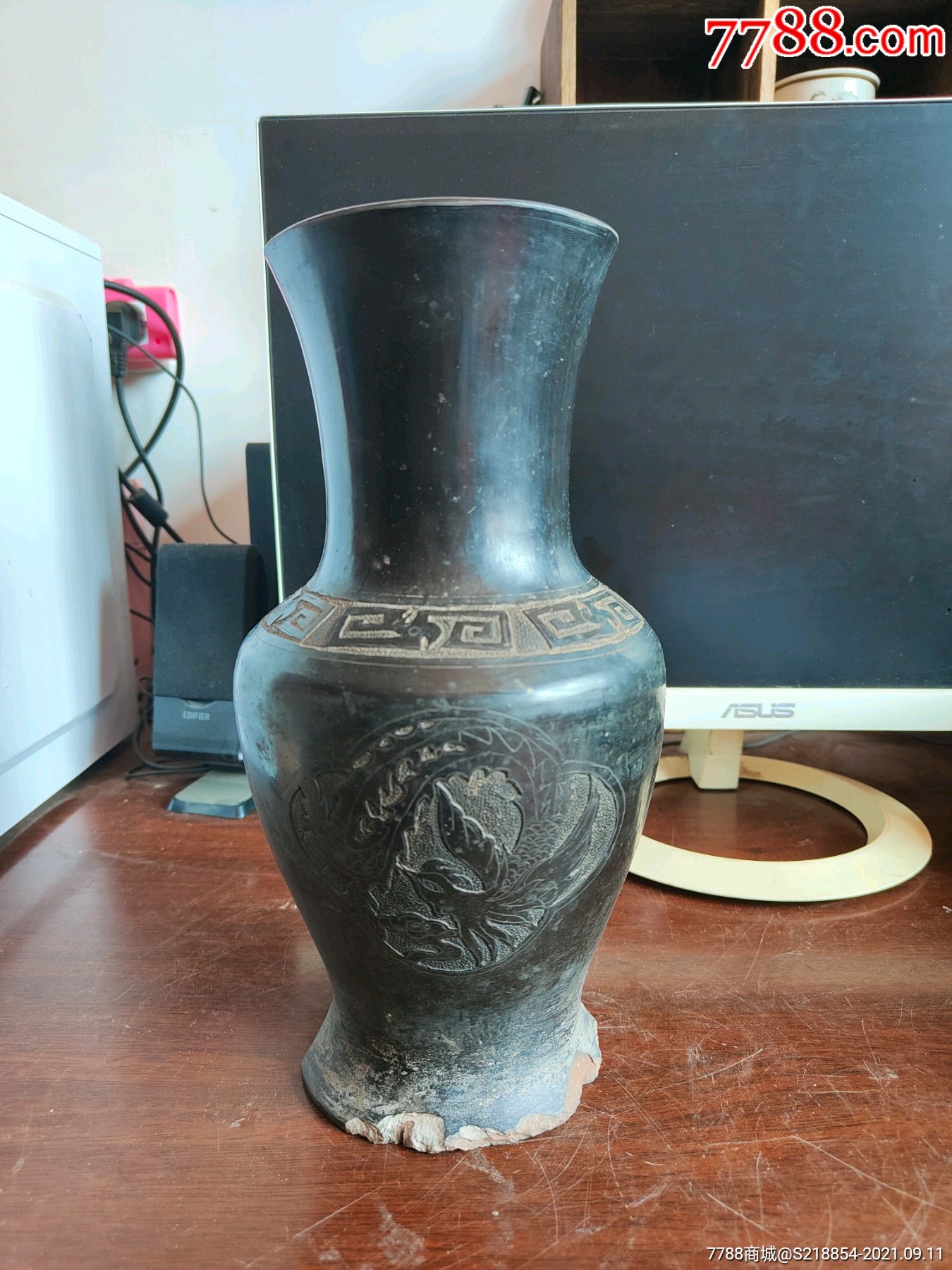 清代黑陶刻花花瓶