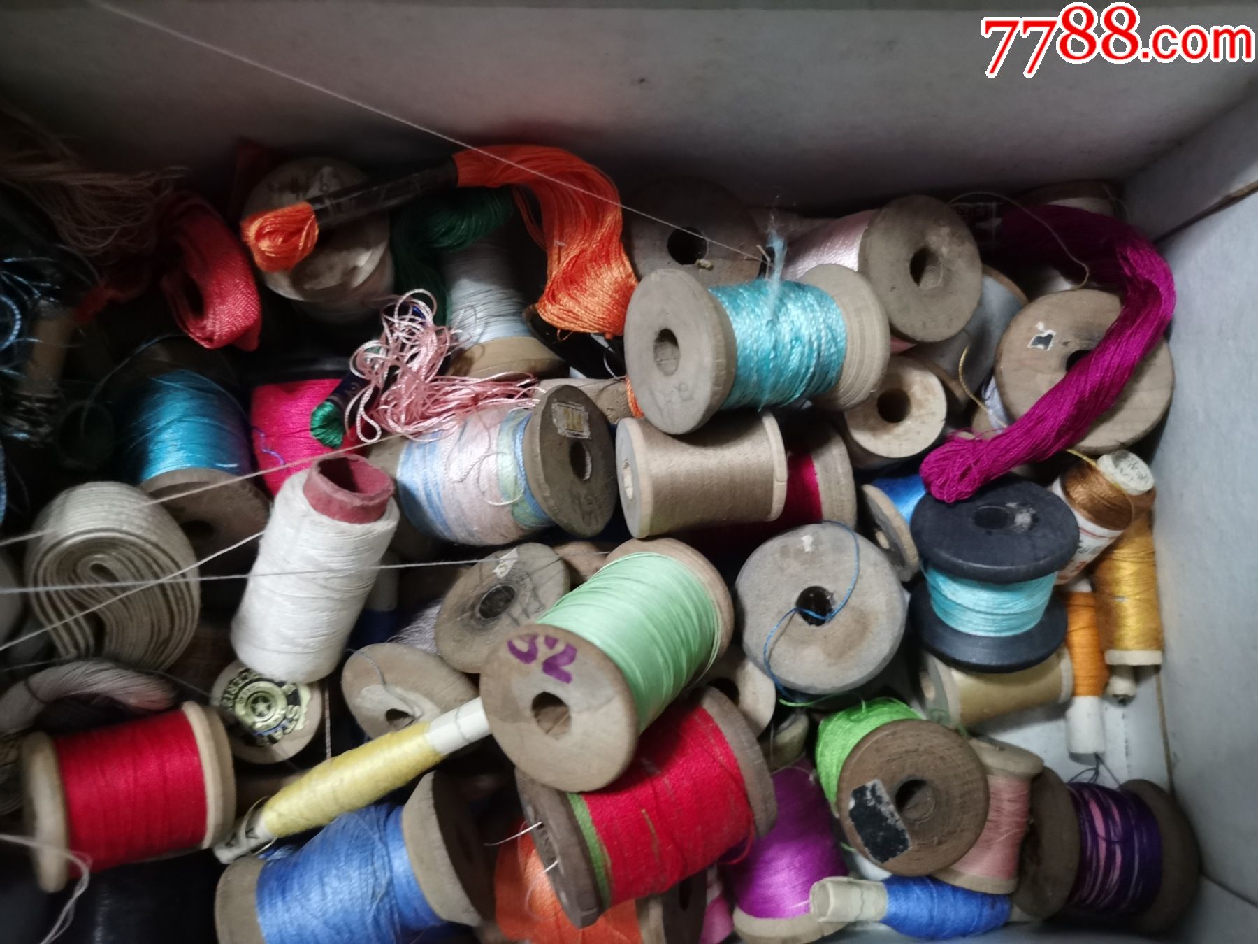 民国到五十年代绣花线,各种线一堆,东西蛮多的_丝织原料_种类图片