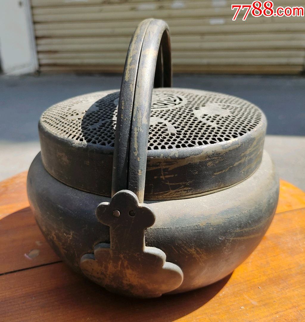 清代五福捧寿厚重型白铜手炉一件