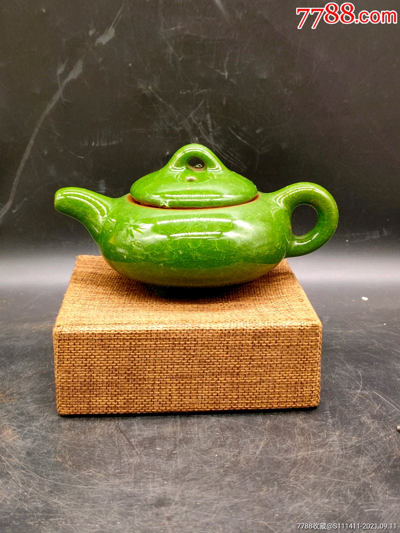 紫砂绿釉开片小茶壶