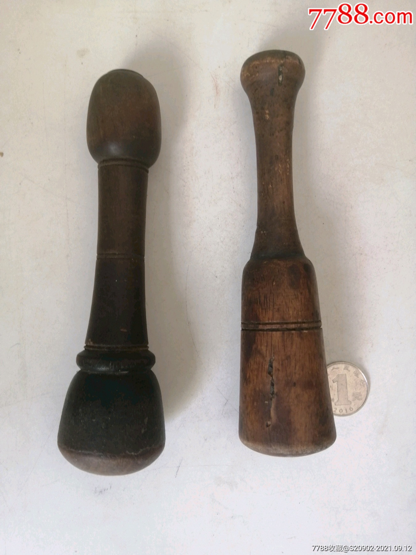 民清时期捣药用的木棒槌2个品如图