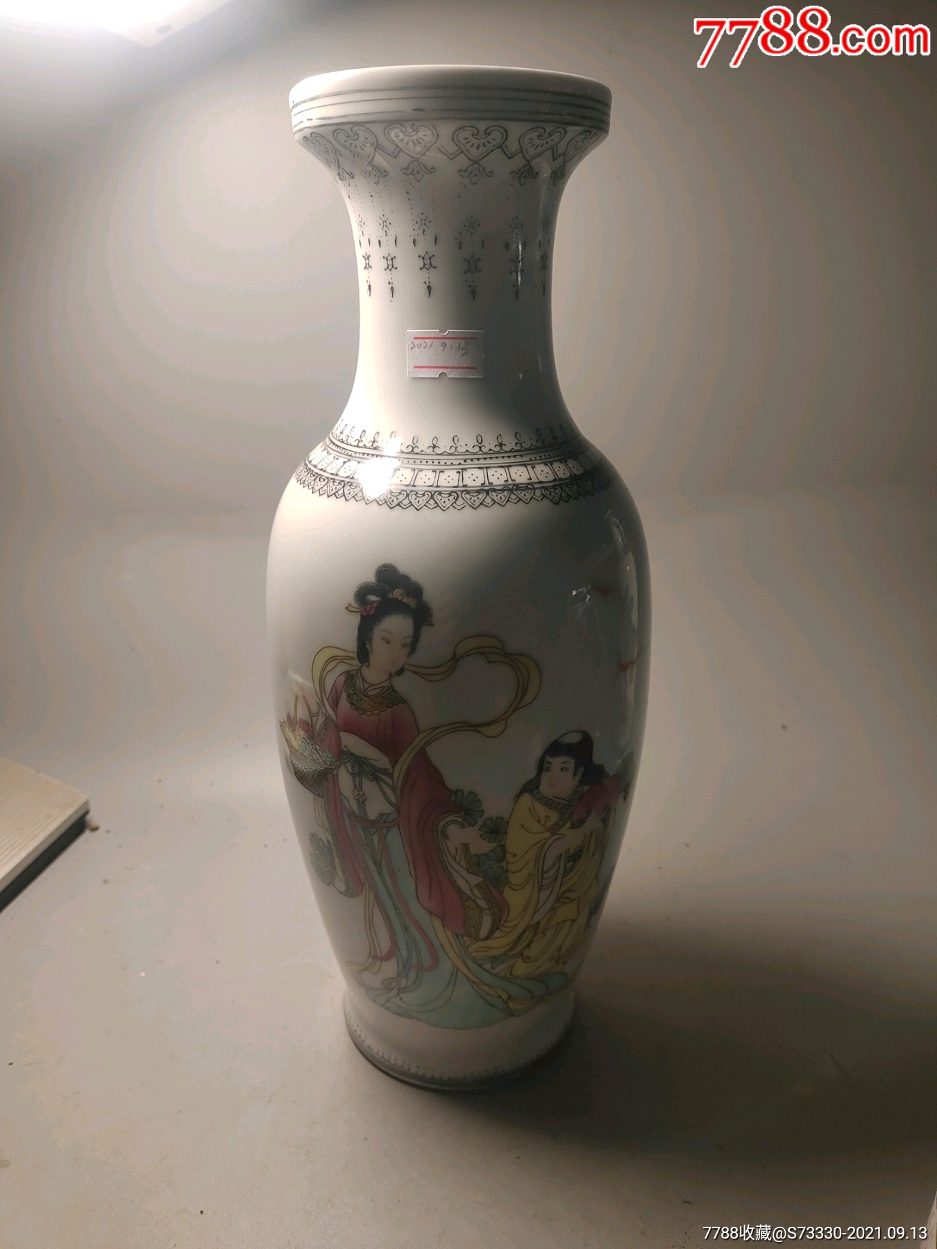 80年代左右,景德镇艺术瓷厂麻姑献寿花瓶一只,开线_价格60元【专注