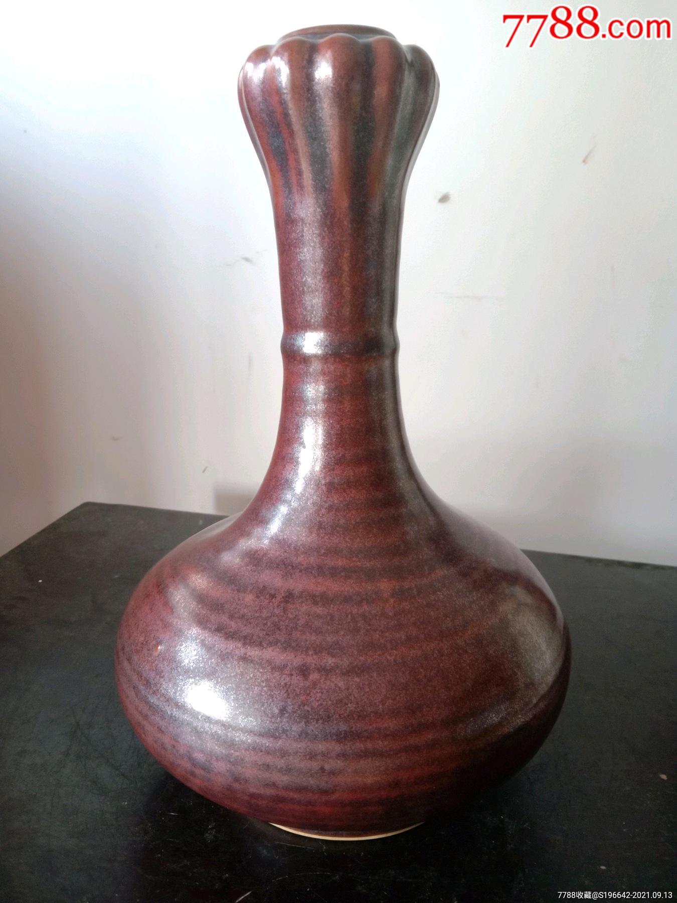 酱釉蒜头瓶