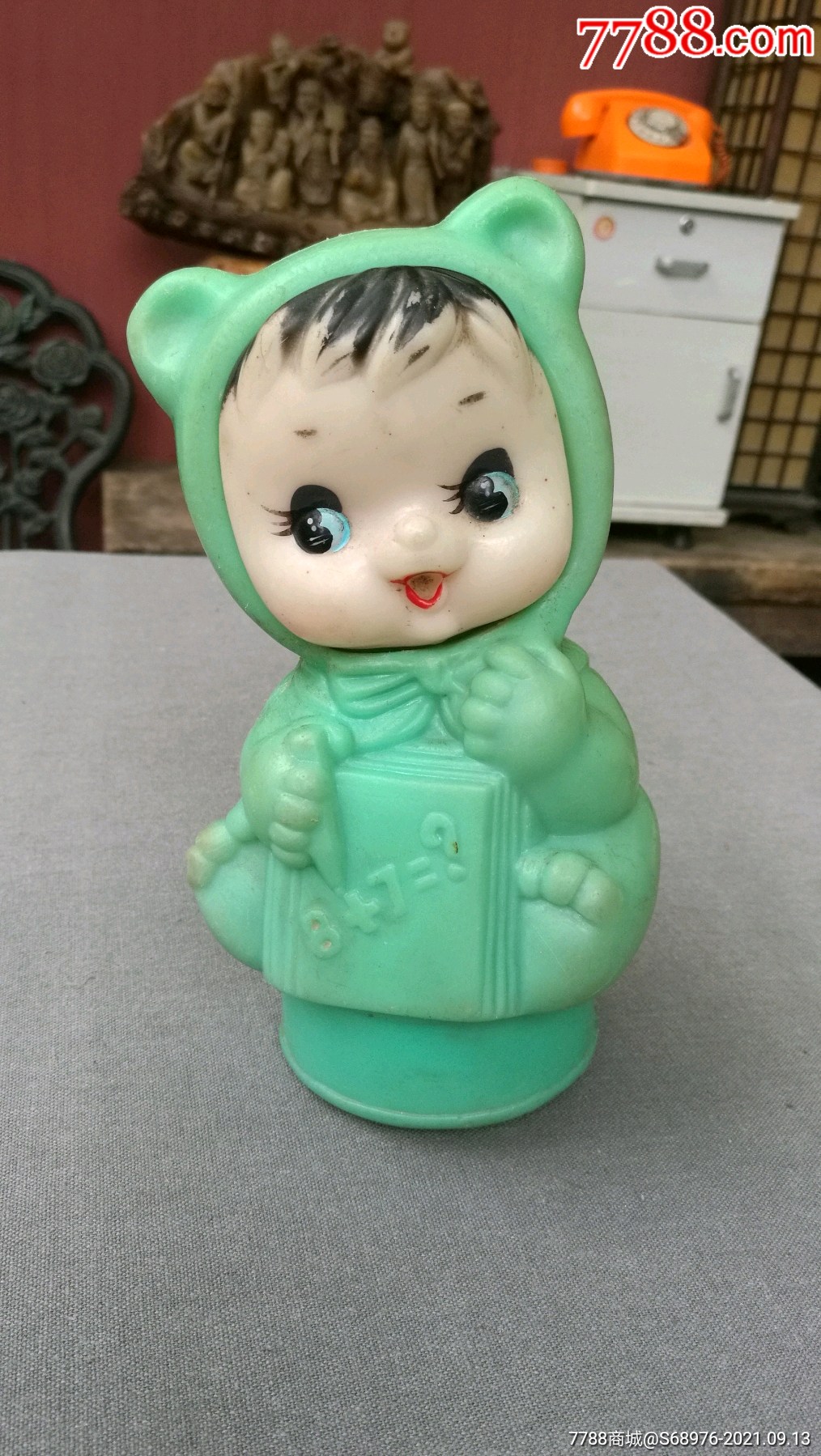 怀旧老玩具,塑料存钱罐,算术娃娃,品如图,底部缺一白塑料圈,可做怀旧
