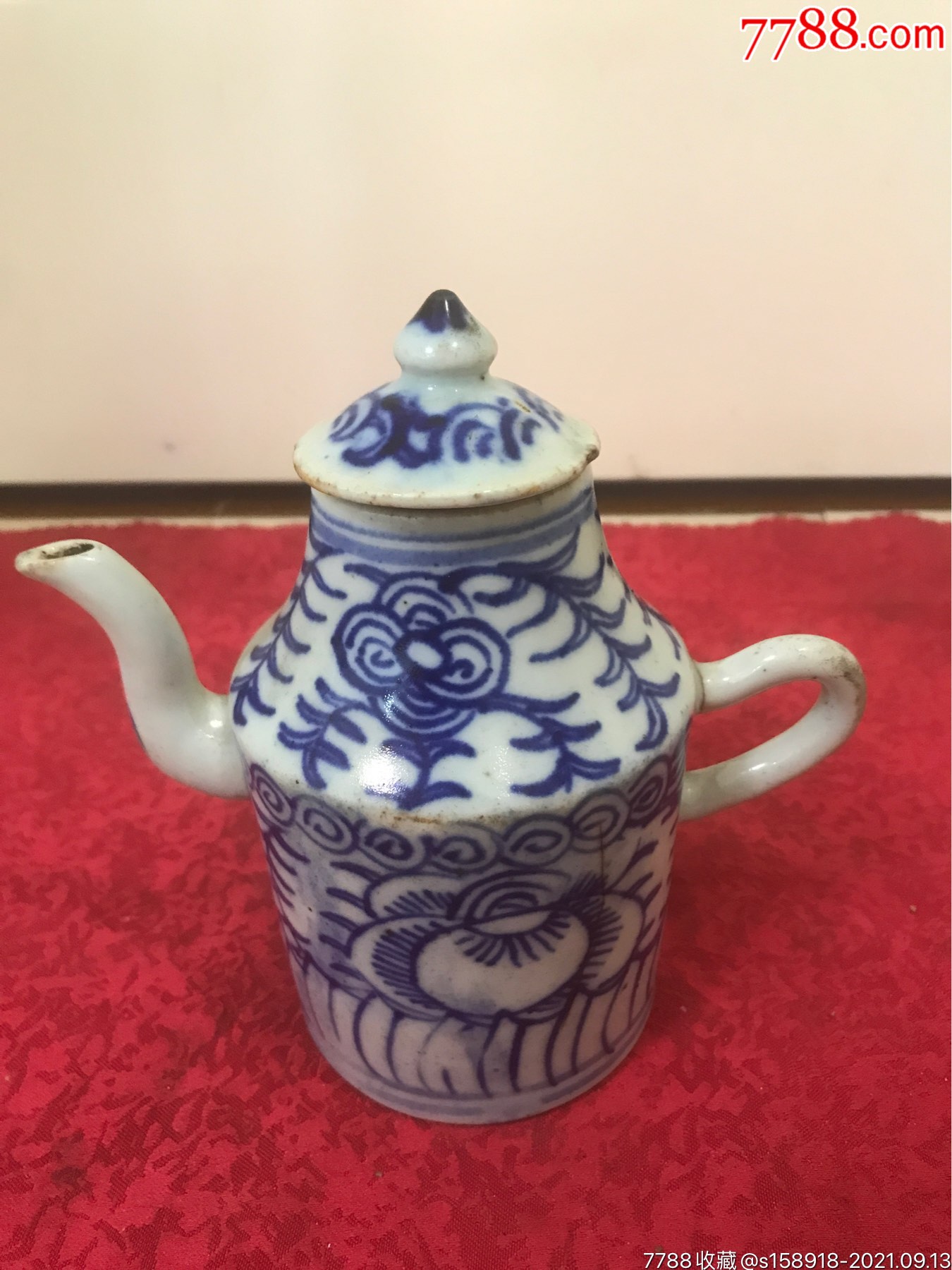清代缠莲枝纹青花壶