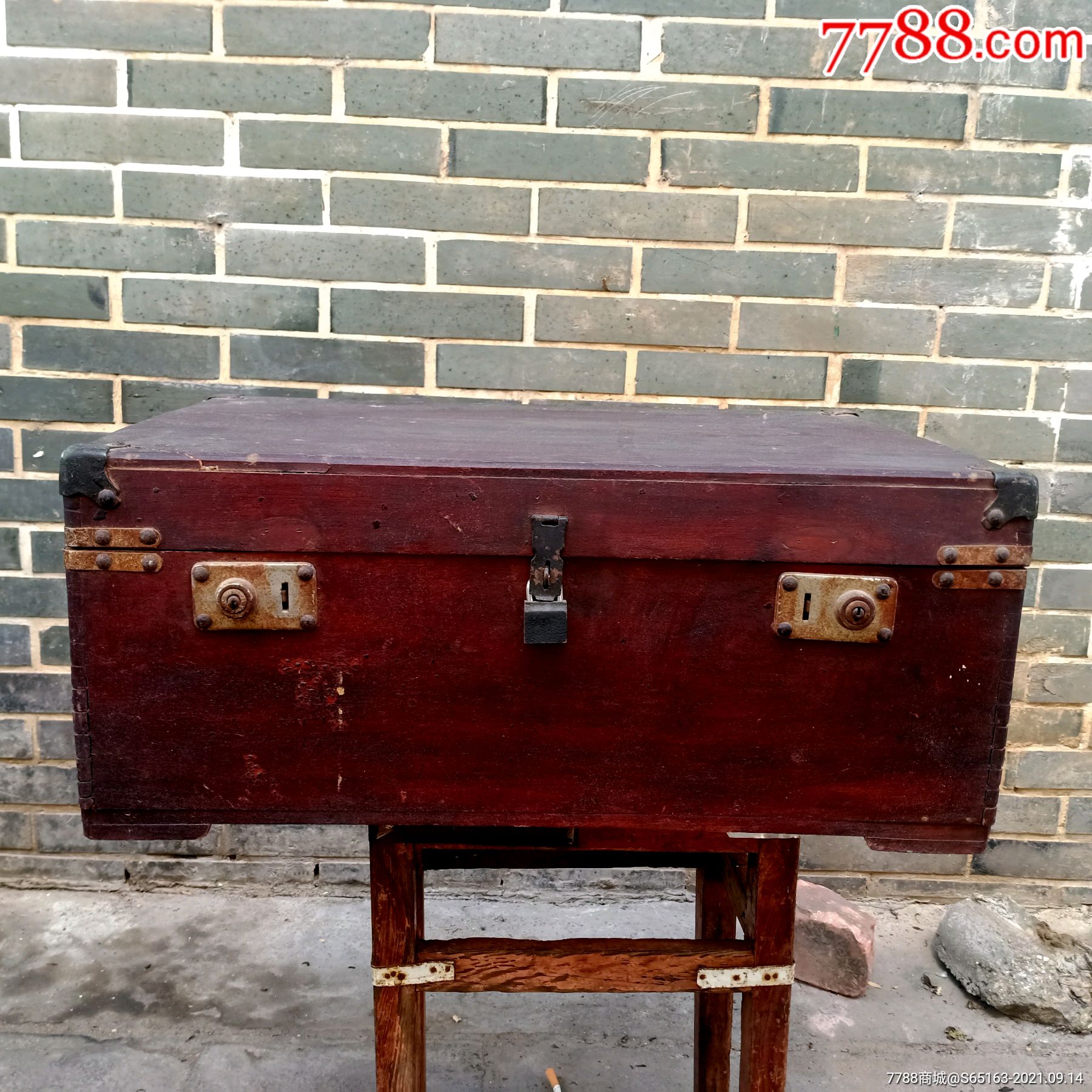 建国初整板樟木箱一个