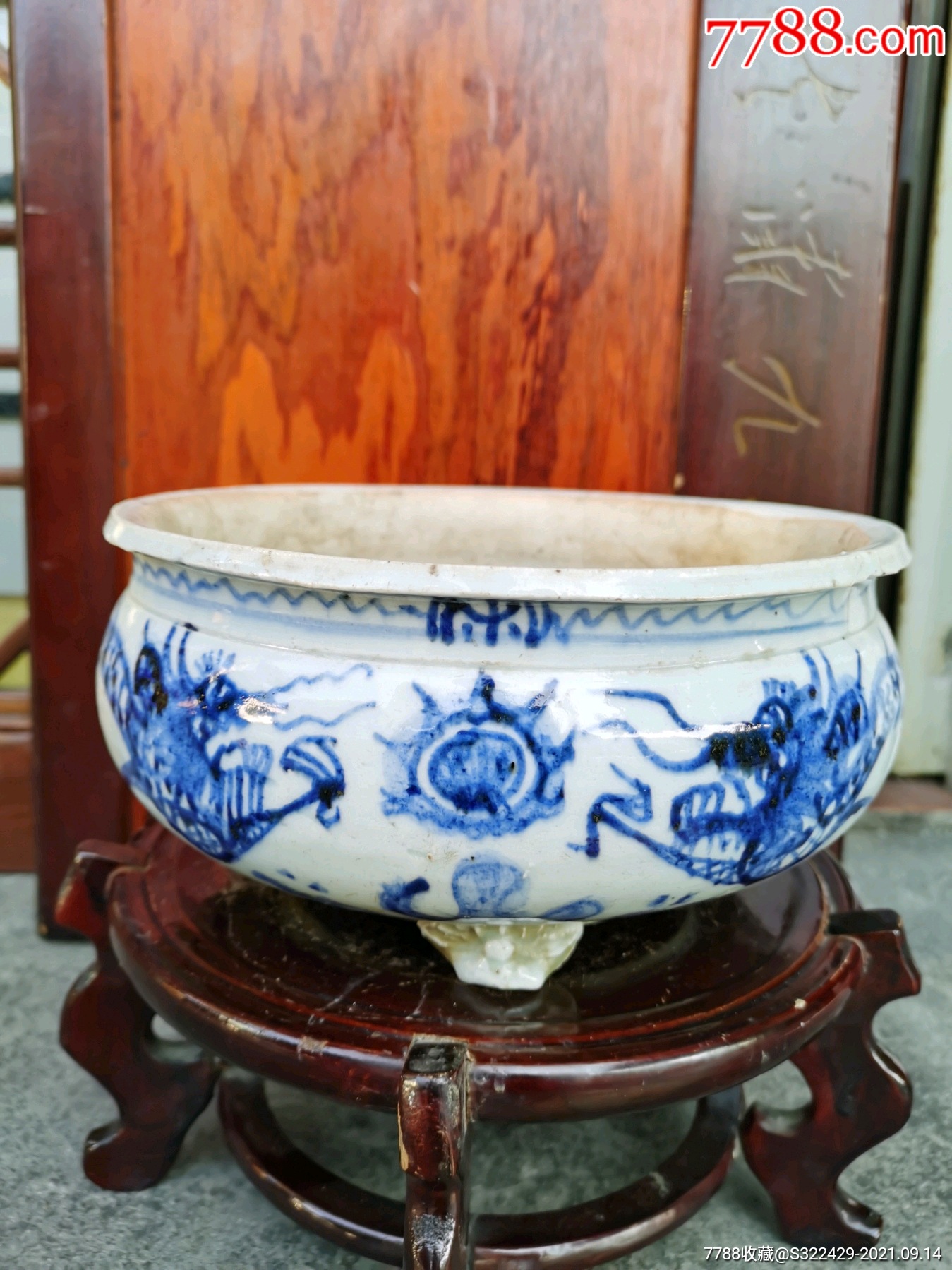 清朝三足瓷香炉图片图片