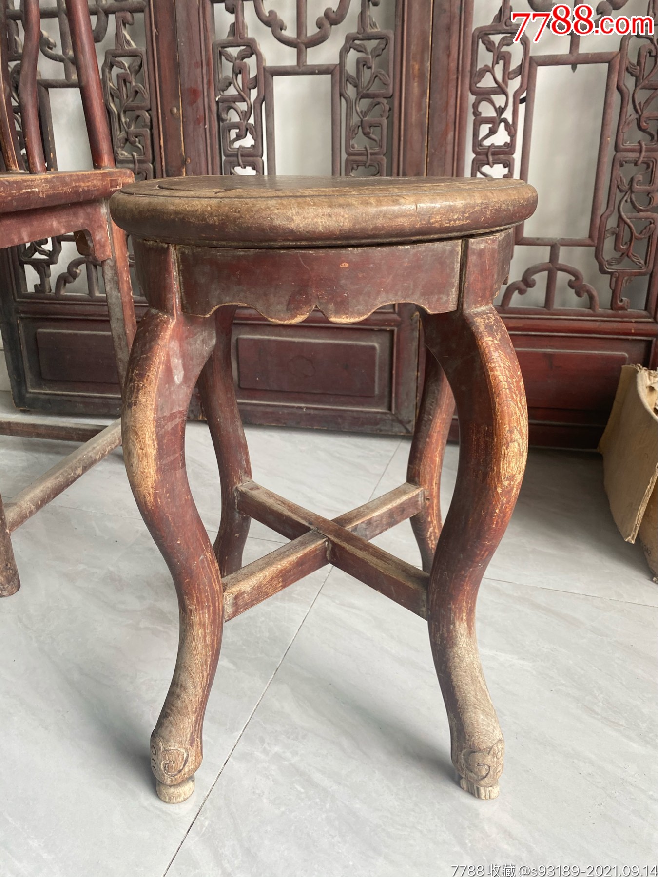 清代苏式榉木圆凳