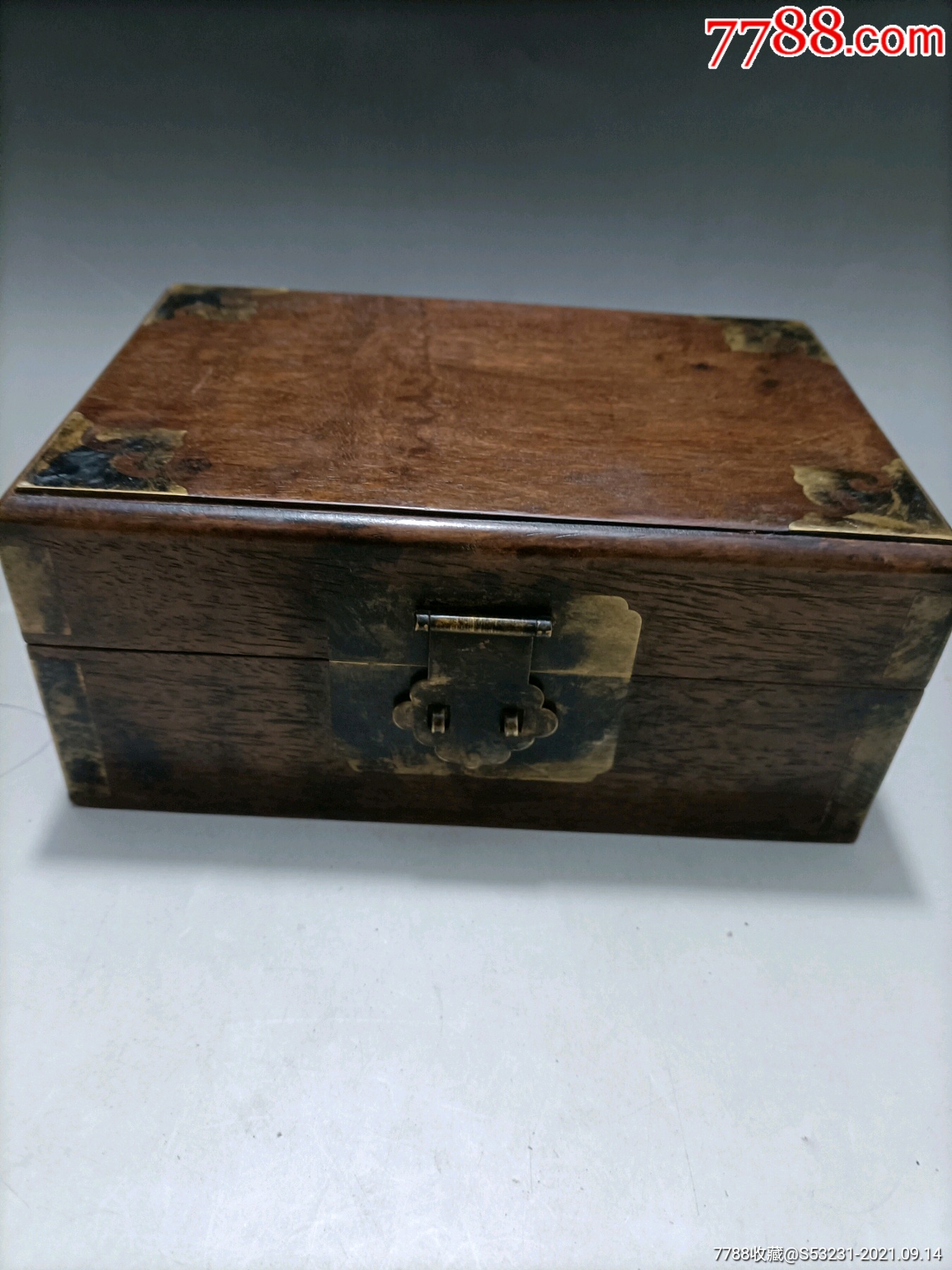 完整的花梨木首饰盒