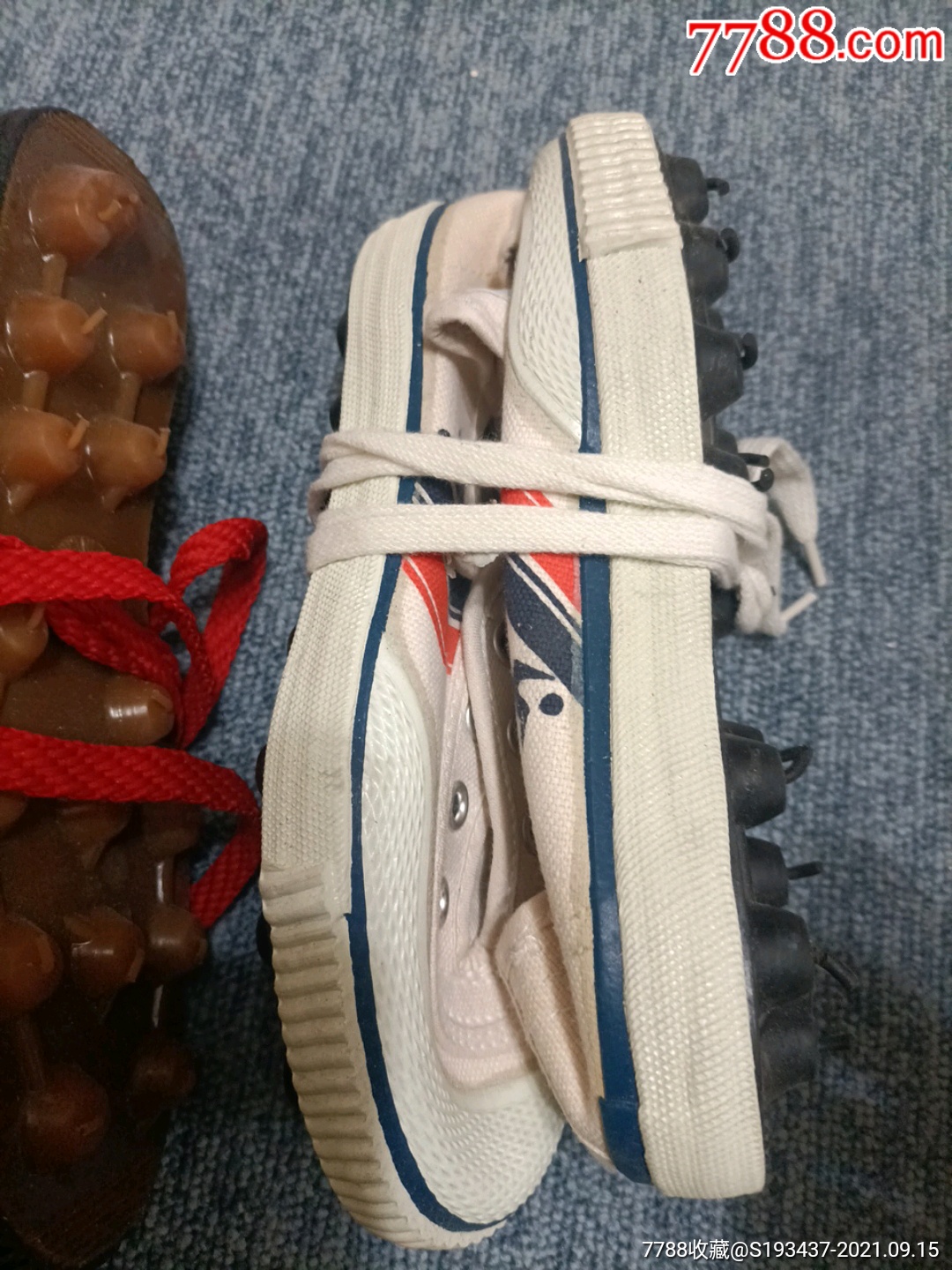 全新北京橡胶一厂京字牌胶钉足球鞋两双出售