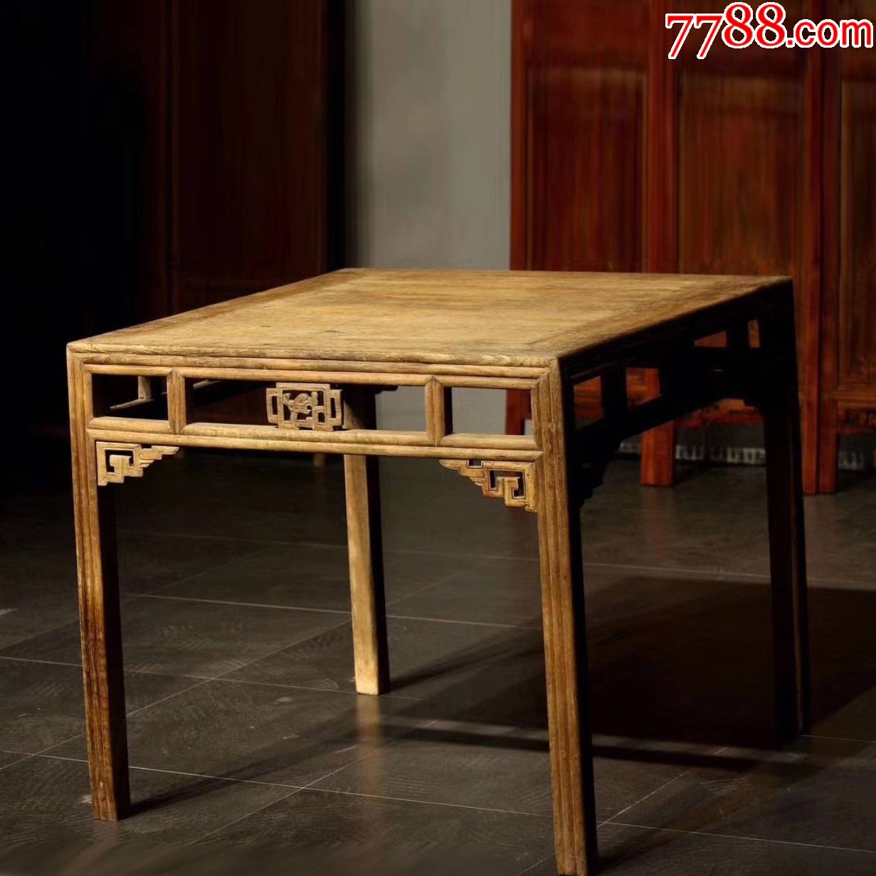 清代核桃木八仙桌