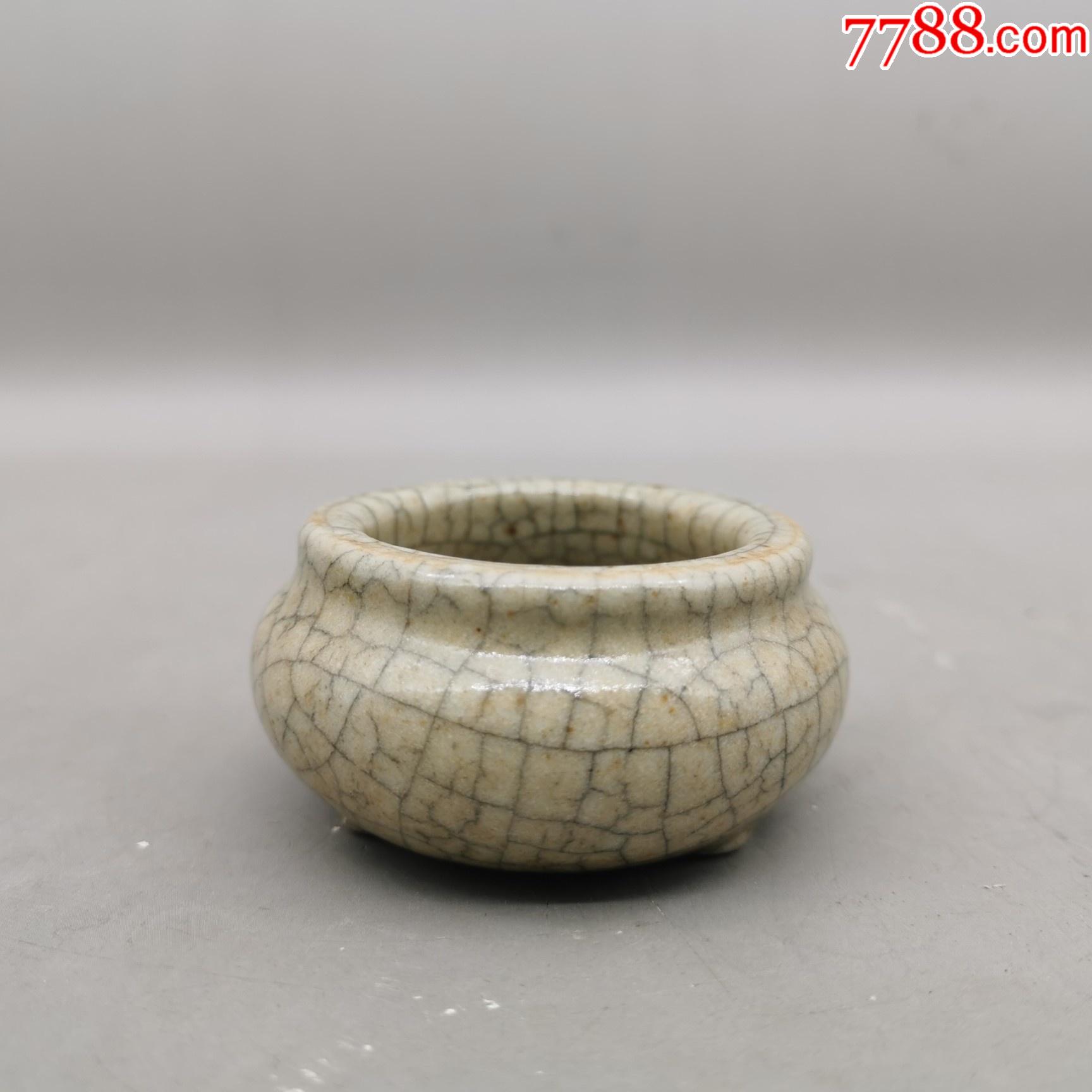 民国白瓷开片支钉烧水盂