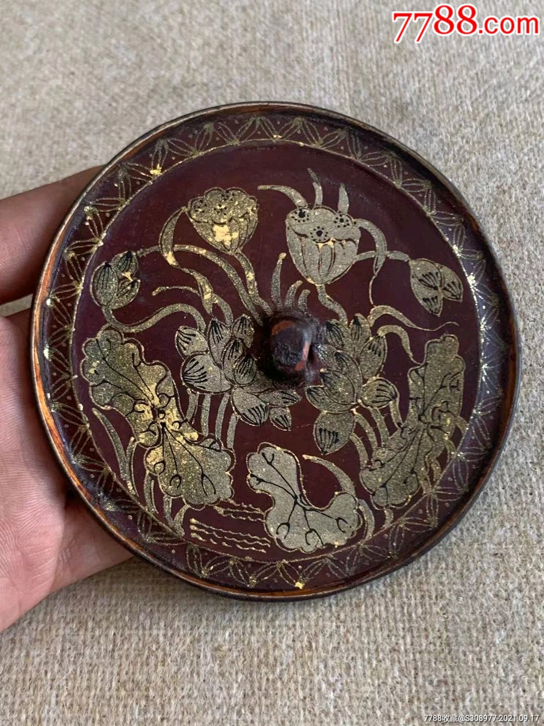 清代描金莲花铜镜