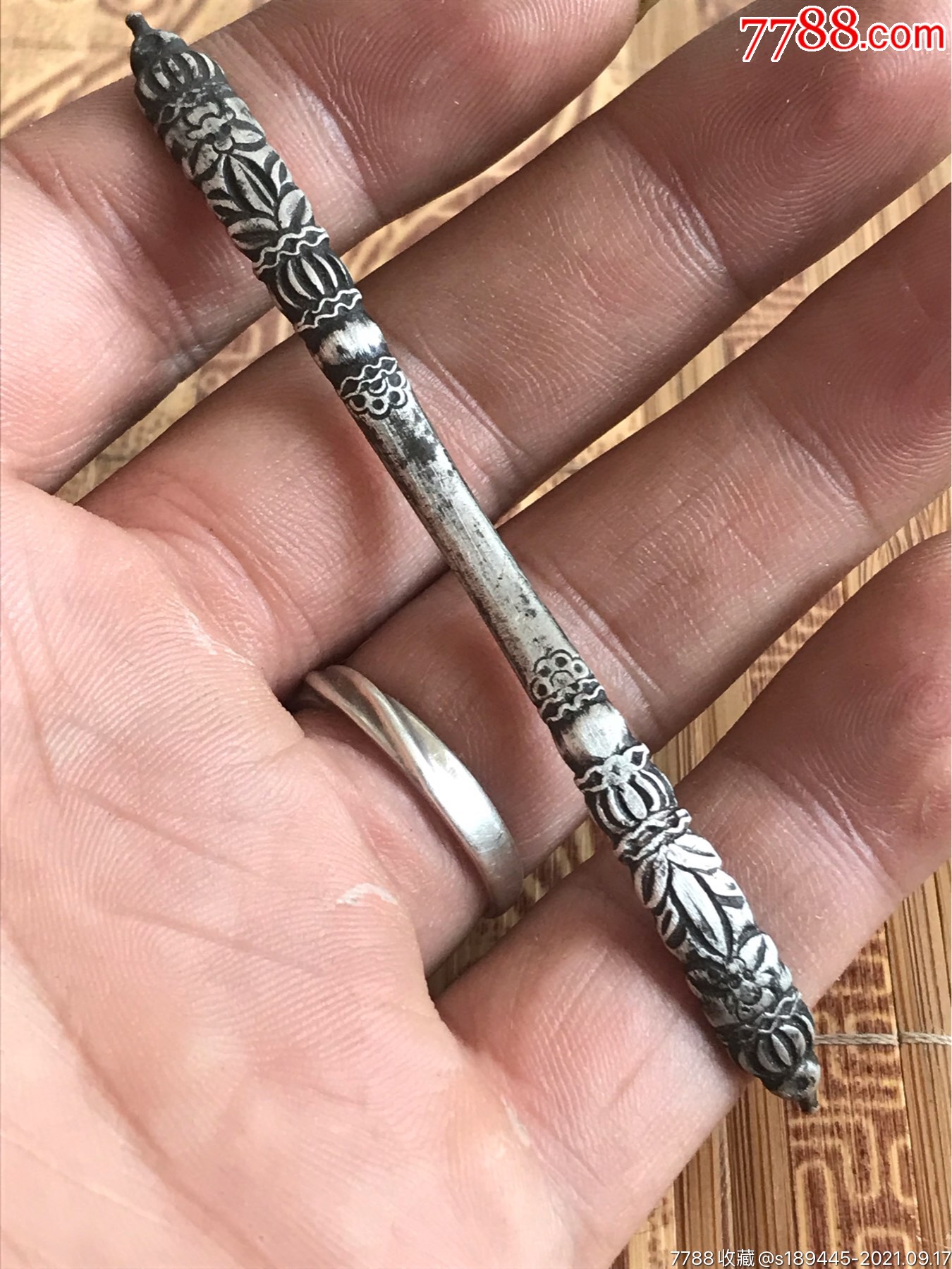 老银簪子生坑清理一边有点起皮纹银质好工艺漂亮整体