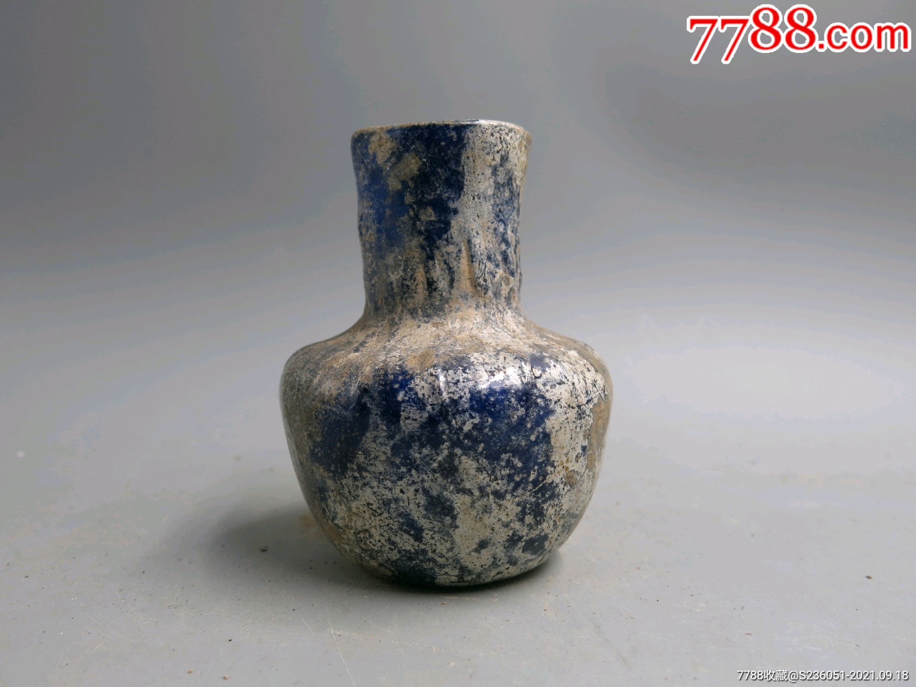 千年蓝胎琉璃瓶