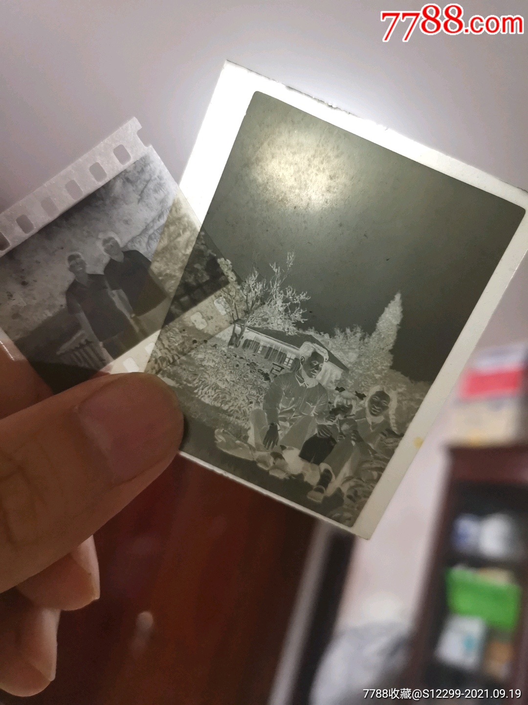 三口合影等底板2张-价格:2元-se82694938-老照片-零售-7788收藏__收藏