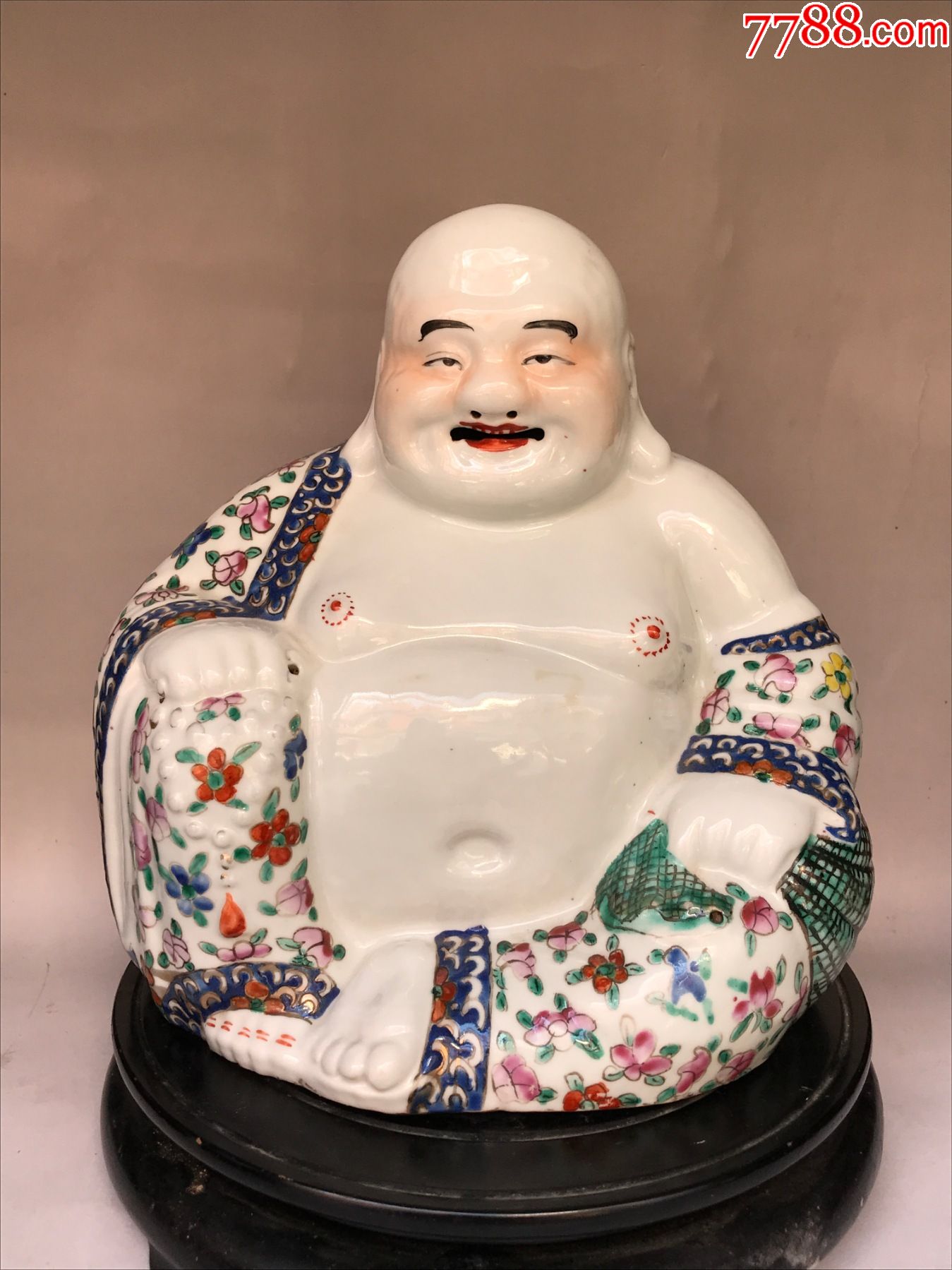 清代粉彩宽座大罗汉