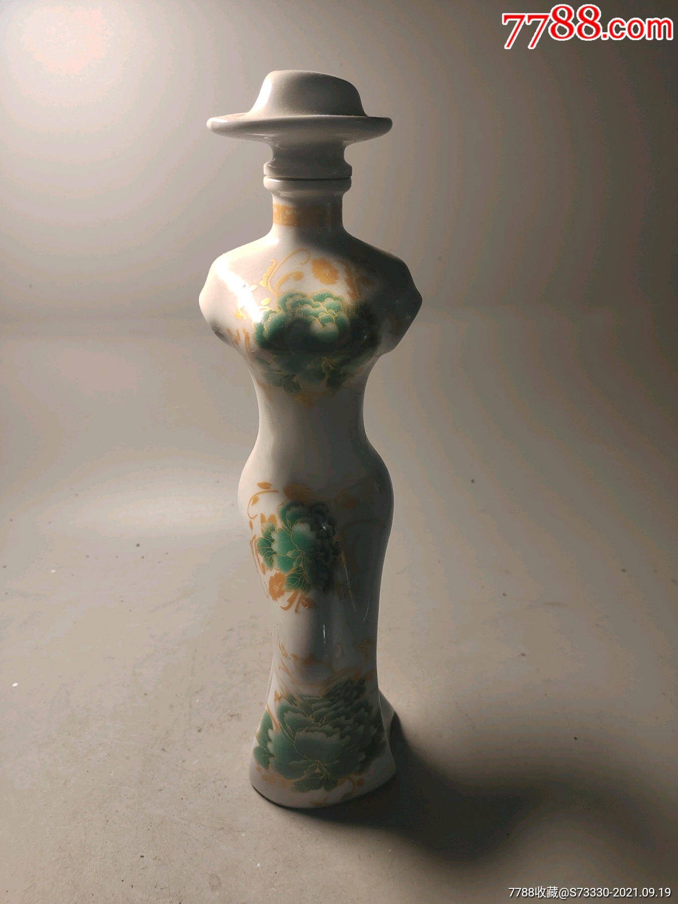 现代美女造型陶瓷酒瓶一只