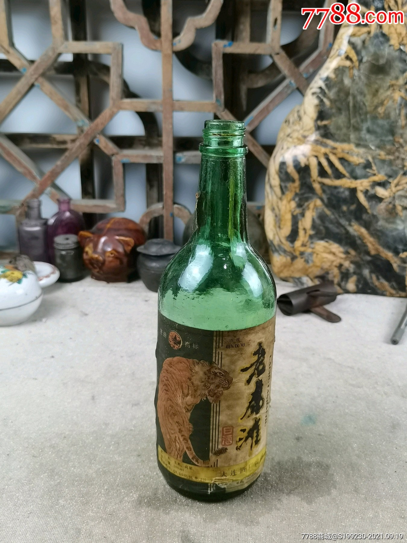 大连酒厂老虎滩白酒老酒瓶老虎滩老白酒瓶