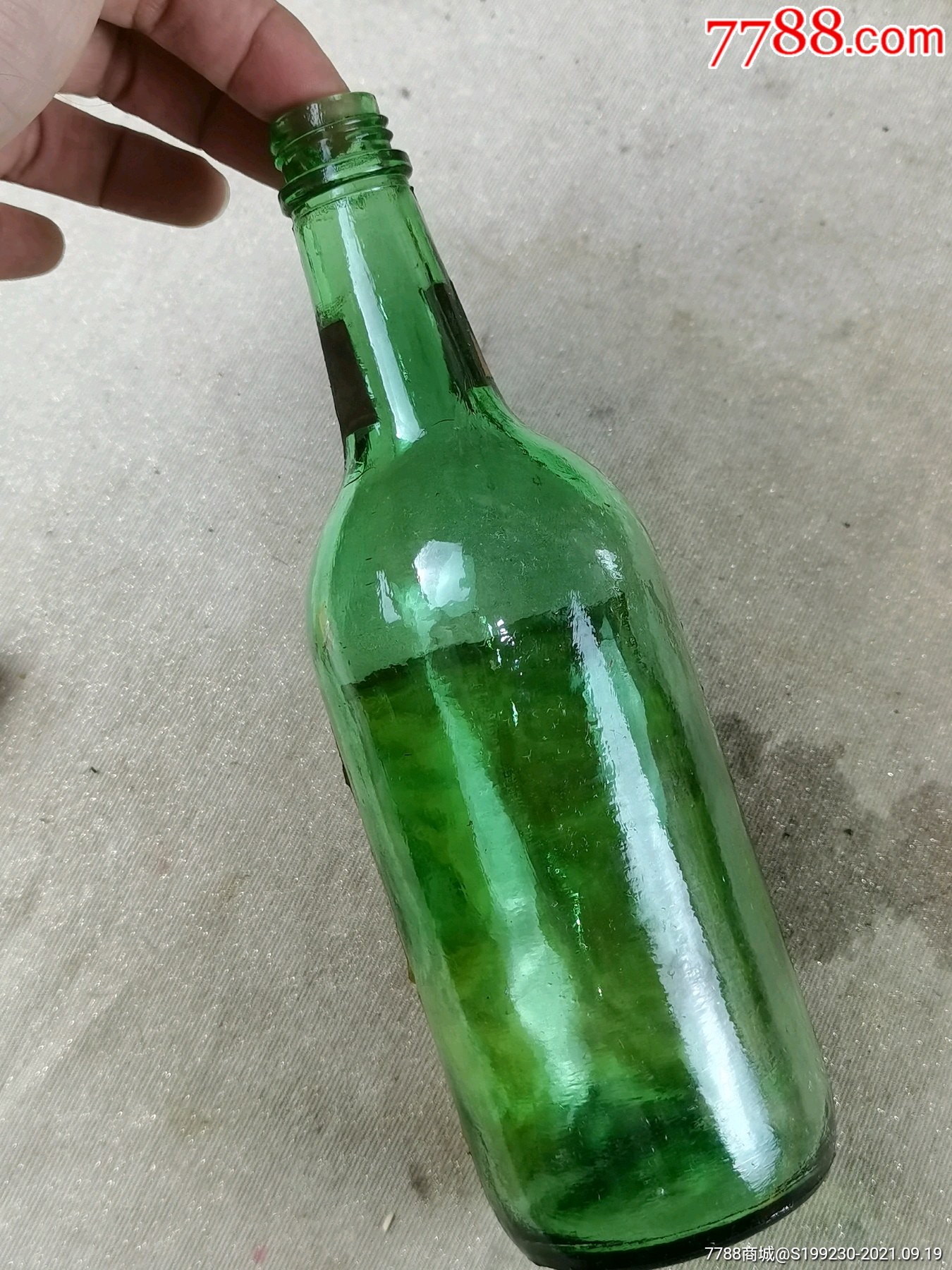 大连酒厂老虎滩白酒老酒瓶老虎滩老白酒瓶